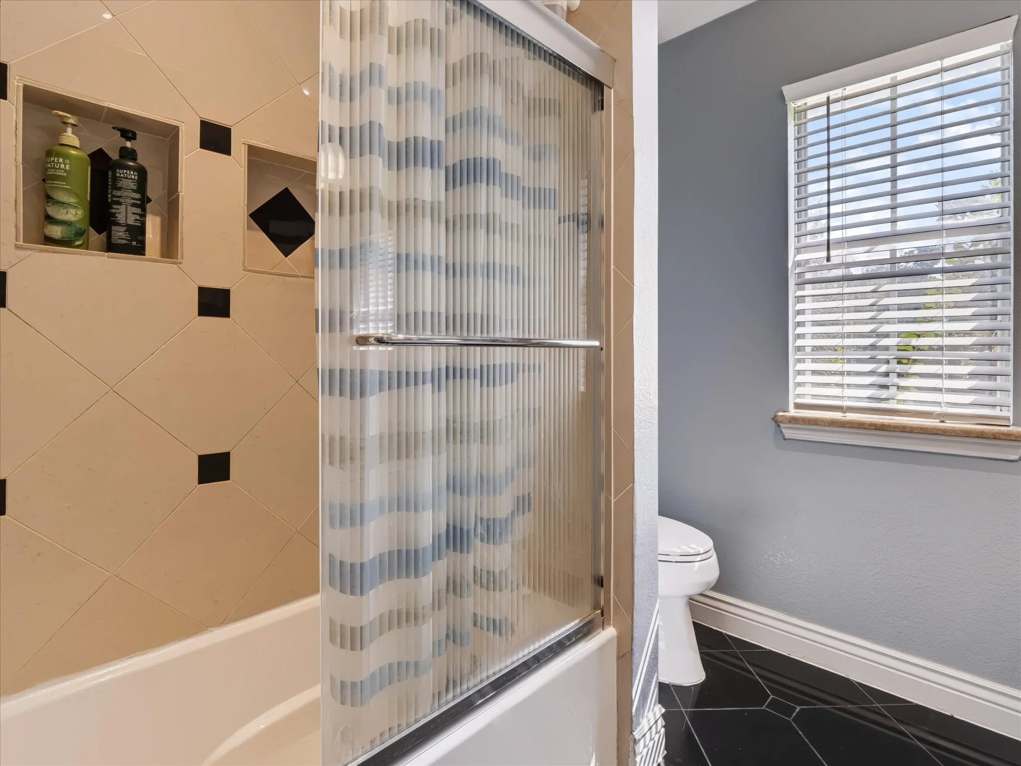 Single Family Residence For Sale in Denton County , 3600 Gaitland Circle, Flower Mound, Texas 75022, 4 Bedroom, 3 Bathroom, 2 Garage spaces, 2,883 Sqft, built in 1996, mls#21394651, Real Estate Agent in Flower Mound, Homes For Sale in Denton county, Homes For Sale in Flower Mound, Realtor in Flower Mound Texas, Real Estate Brokerage Independent Realty Texas, Luminita Cordes Realtor