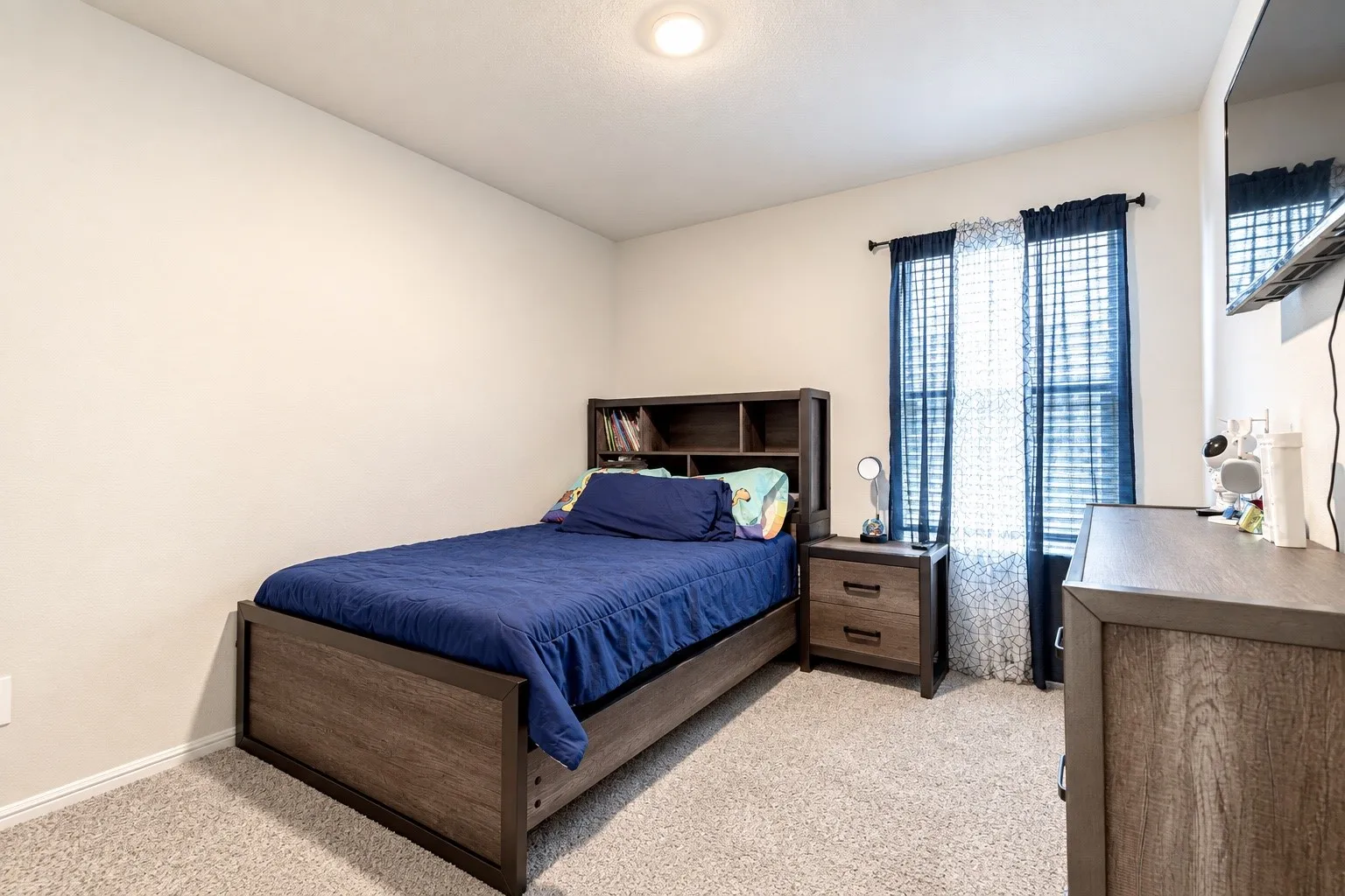 2nd bedroom