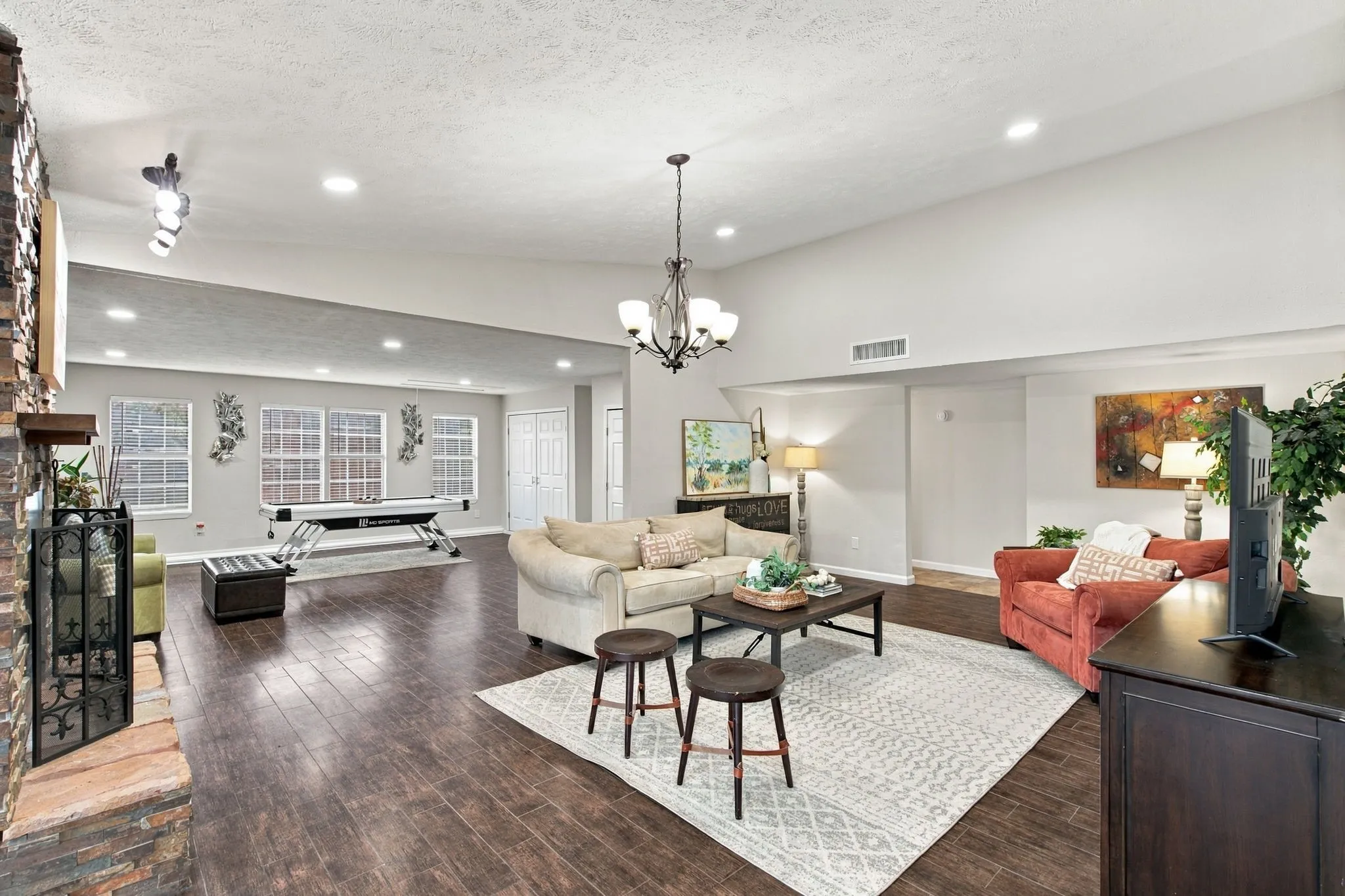 Single Family Residence For Sale in Denton County , 5037 Blue Glen Drive, The Colony, Texas 75056, 3 Bedroom, 2 Bathroom, 2 Garage spaces, 2,673 Sqft, built in 1974, mls#21395716, Real Estate Agent in The Colony, Homes For Sale in Denton county, Homes For Sale in The Colony, Realtor in The Colony Texas, Real Estate Brokerage Independent Realty Texas, Luminita Cordes Realtor