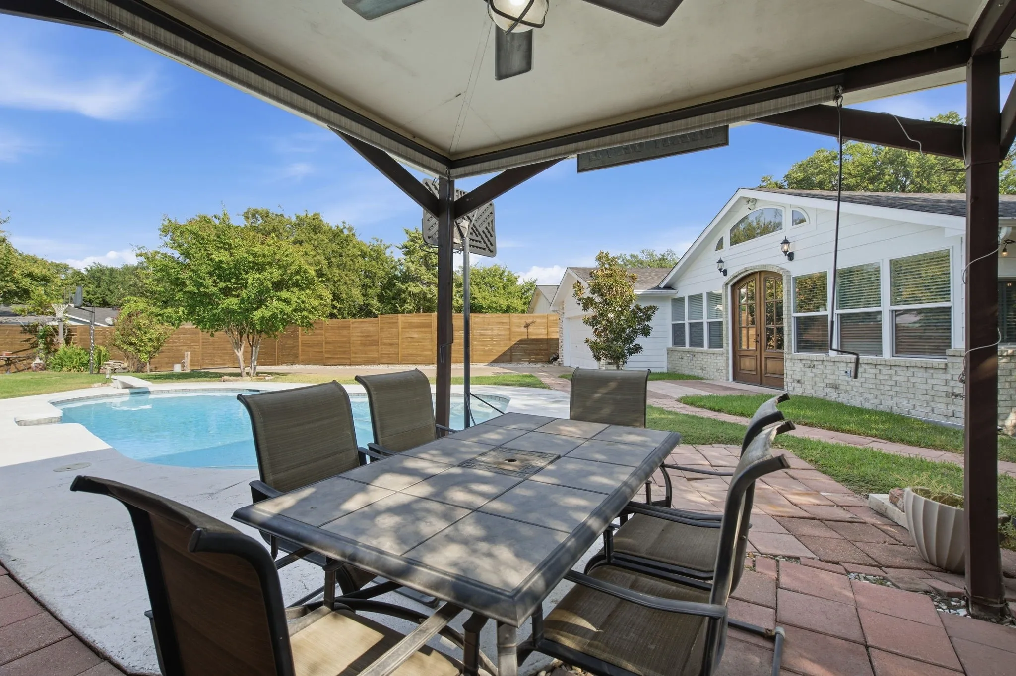 Single Family Residence For Sale in Denton County , 5037 Blue Glen Drive, The Colony, Texas 75056, 3 Bedroom, 2 Bathroom, 2 Garage spaces, 2,673 Sqft, built in 1974, mls#21395716, Real Estate Agent in The Colony, Homes For Sale in Denton county, Homes For Sale in The Colony, Realtor in The Colony Texas, Real Estate Brokerage Independent Realty Texas, Luminita Cordes Realtor