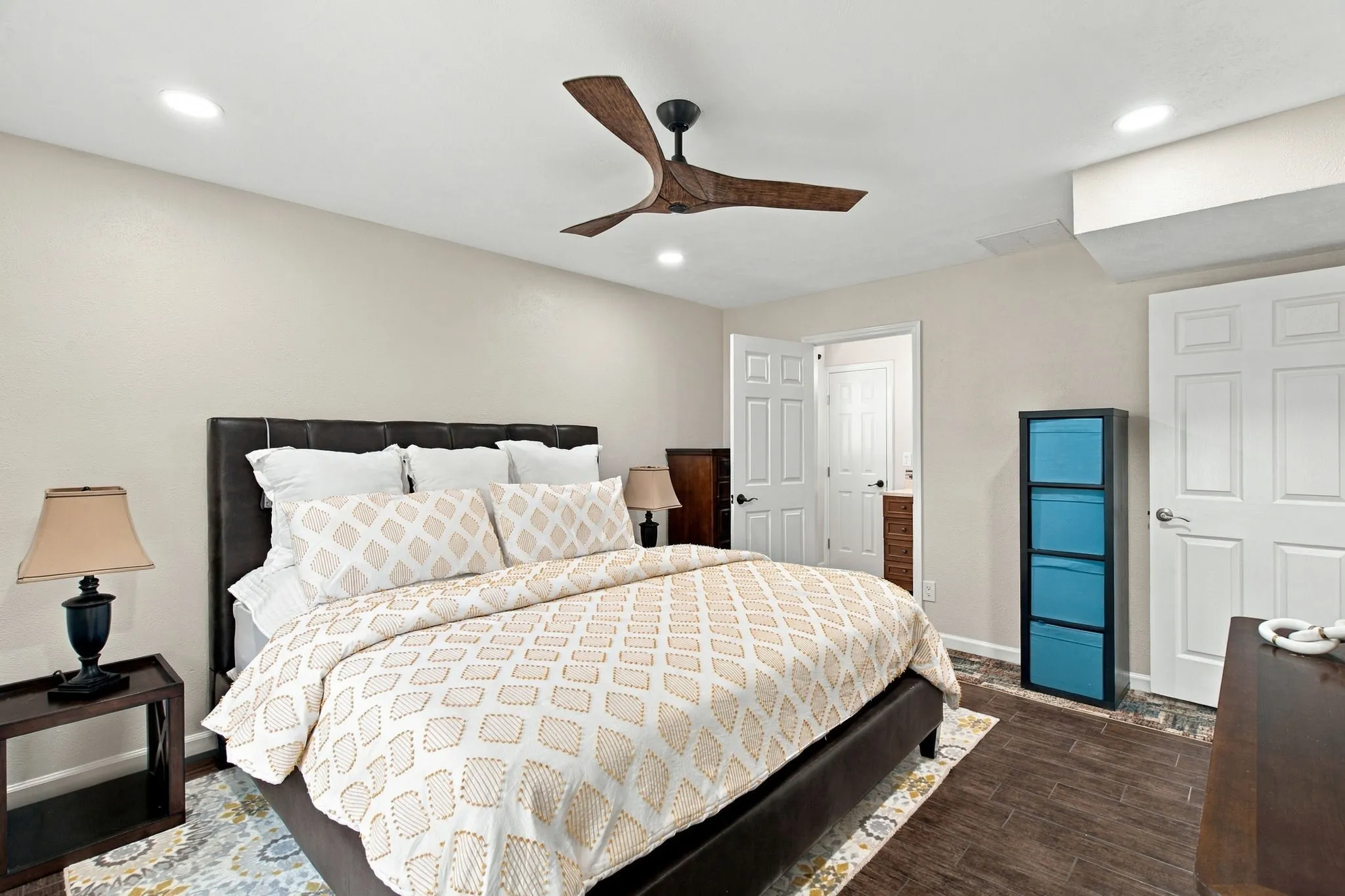 Single Family Residence For Sale in Denton County , 5037 Blue Glen Drive, The Colony, Texas 75056, 3 Bedroom, 2 Bathroom, 2 Garage spaces, 2,673 Sqft, built in 1974, mls#21395716, Real Estate Agent in The Colony, Homes For Sale in Denton county, Homes For Sale in The Colony, Realtor in The Colony Texas, Real Estate Brokerage Independent Realty Texas, Luminita Cordes Realtor