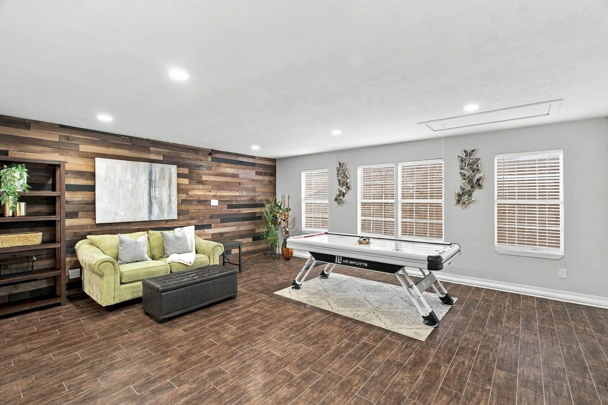 Single Family Residence For Sale in Denton County , 5037 Blue Glen Drive, The Colony, Texas 75056, 3 Bedroom, 2 Bathroom, 2 Garage spaces, 2,673 Sqft, built in 1974, mls#21395716, Real Estate Agent in The Colony, Homes For Sale in Denton county, Homes For Sale in The Colony, Realtor in The Colony Texas, Real Estate Brokerage Independent Realty Texas, Luminita Cordes Realtor
