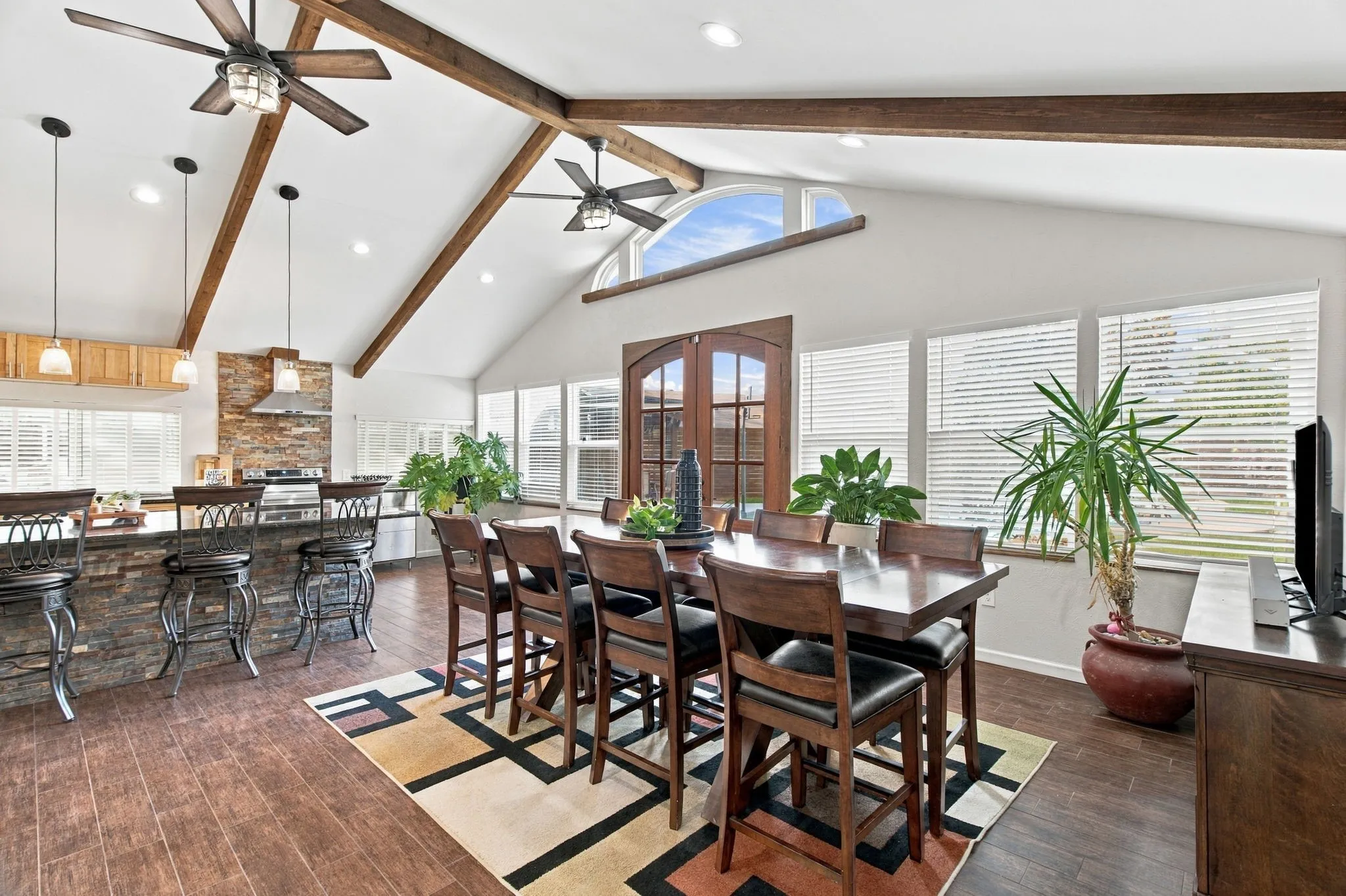 Single Family Residence For Sale in Denton County , 5037 Blue Glen Drive, The Colony, Texas 75056, 3 Bedroom, 2 Bathroom, 2 Garage spaces, 2,673 Sqft, built in 1974, mls#21395716, Real Estate Agent in The Colony, Homes For Sale in Denton county, Homes For Sale in The Colony, Realtor in The Colony Texas, Real Estate Brokerage Independent Realty Texas, Luminita Cordes Realtor