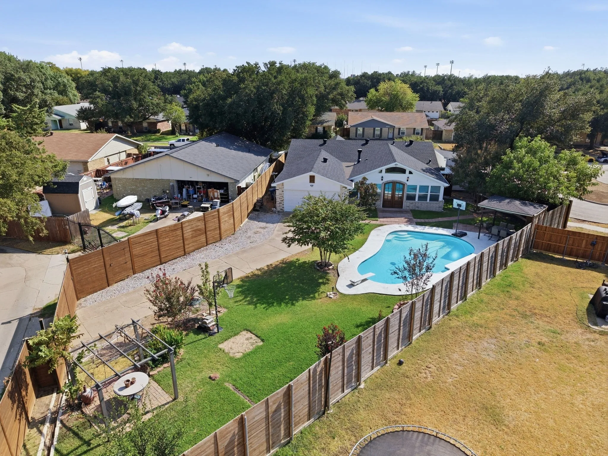 Single Family Residence For Sale in Denton County , 5037 Blue Glen Drive, The Colony, Texas 75056, 3 Bedroom, 2 Bathroom, 2 Garage spaces, 2,673 Sqft, built in 1974, mls#21395716, Real Estate Agent in The Colony, Homes For Sale in Denton county, Homes For Sale in The Colony, Realtor in The Colony Texas, Real Estate Brokerage Independent Realty Texas, Luminita Cordes Realtor