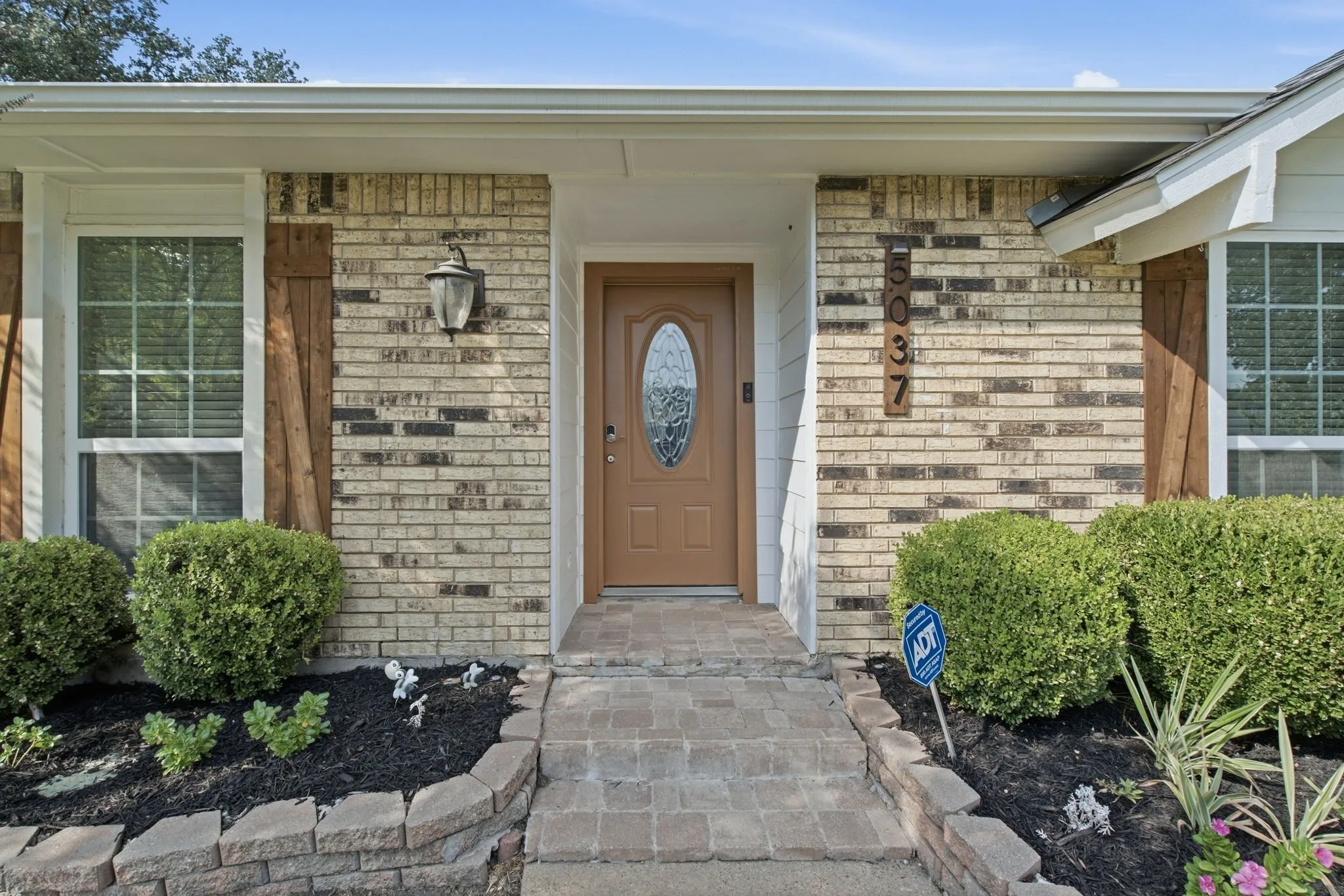 Single Family Residence For Sale in Denton County , 5037 Blue Glen Drive, The Colony, Texas 75056, 3 Bedroom, 2 Bathroom, 2 Garage spaces, 2,673 Sqft, built in 1974, mls#21395716, Real Estate Agent in The Colony, Homes For Sale in Denton county, Homes For Sale in The Colony, Realtor in The Colony Texas, Real Estate Brokerage Independent Realty Texas, Luminita Cordes Realtor
