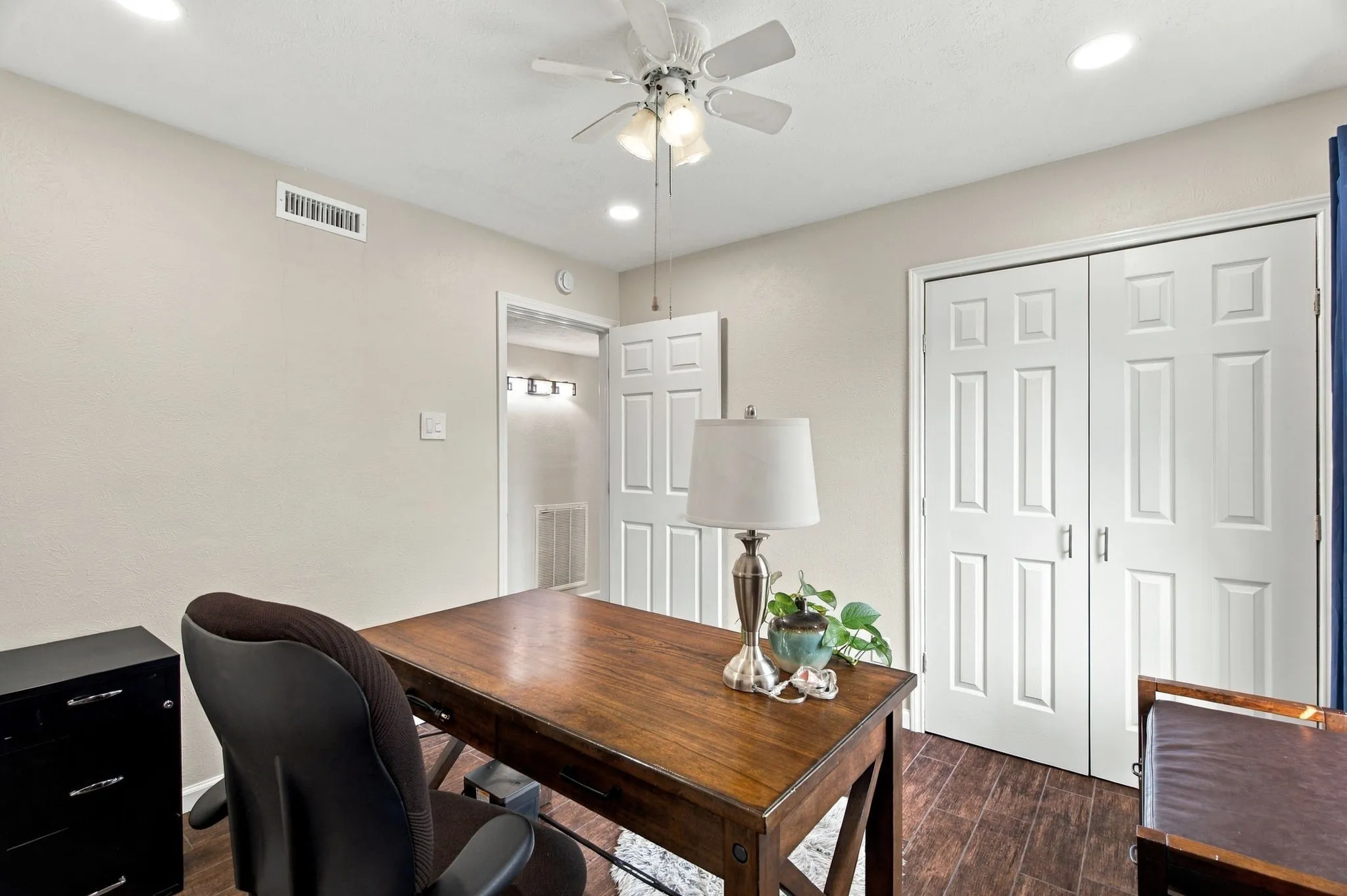 Single Family Residence For Sale in Denton County , 5037 Blue Glen Drive, The Colony, Texas 75056, 3 Bedroom, 2 Bathroom, 2 Garage spaces, 2,673 Sqft, built in 1974, mls#21395716, Real Estate Agent in The Colony, Homes For Sale in Denton county, Homes For Sale in The Colony, Realtor in The Colony Texas, Real Estate Brokerage Independent Realty Texas, Luminita Cordes Realtor
