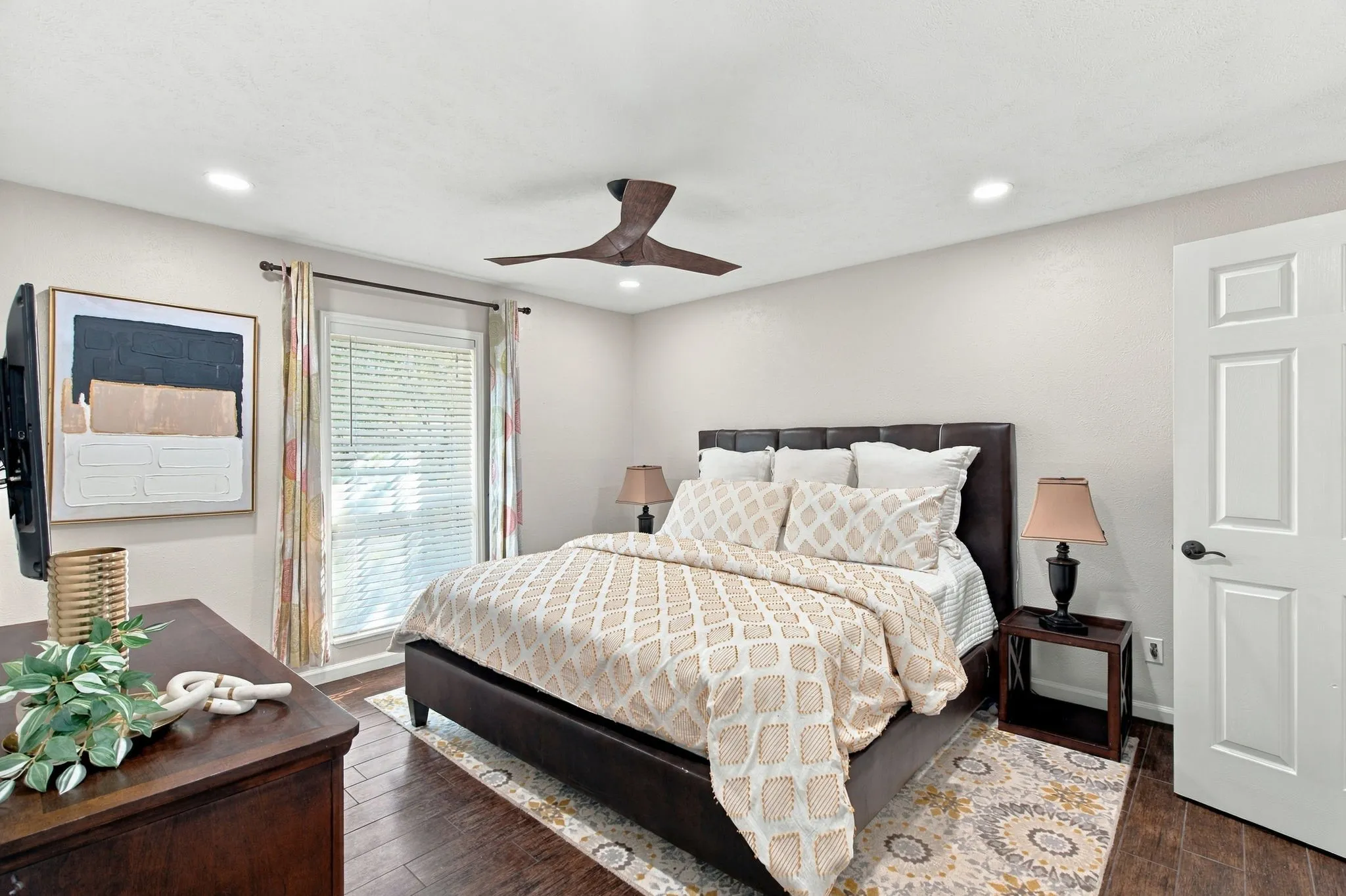 Single Family Residence For Sale in Denton County , 5037 Blue Glen Drive, The Colony, Texas 75056, 3 Bedroom, 2 Bathroom, 2 Garage spaces, 2,673 Sqft, built in 1974, mls#21395716, Real Estate Agent in The Colony, Homes For Sale in Denton county, Homes For Sale in The Colony, Realtor in The Colony Texas, Real Estate Brokerage Independent Realty Texas, Luminita Cordes Realtor