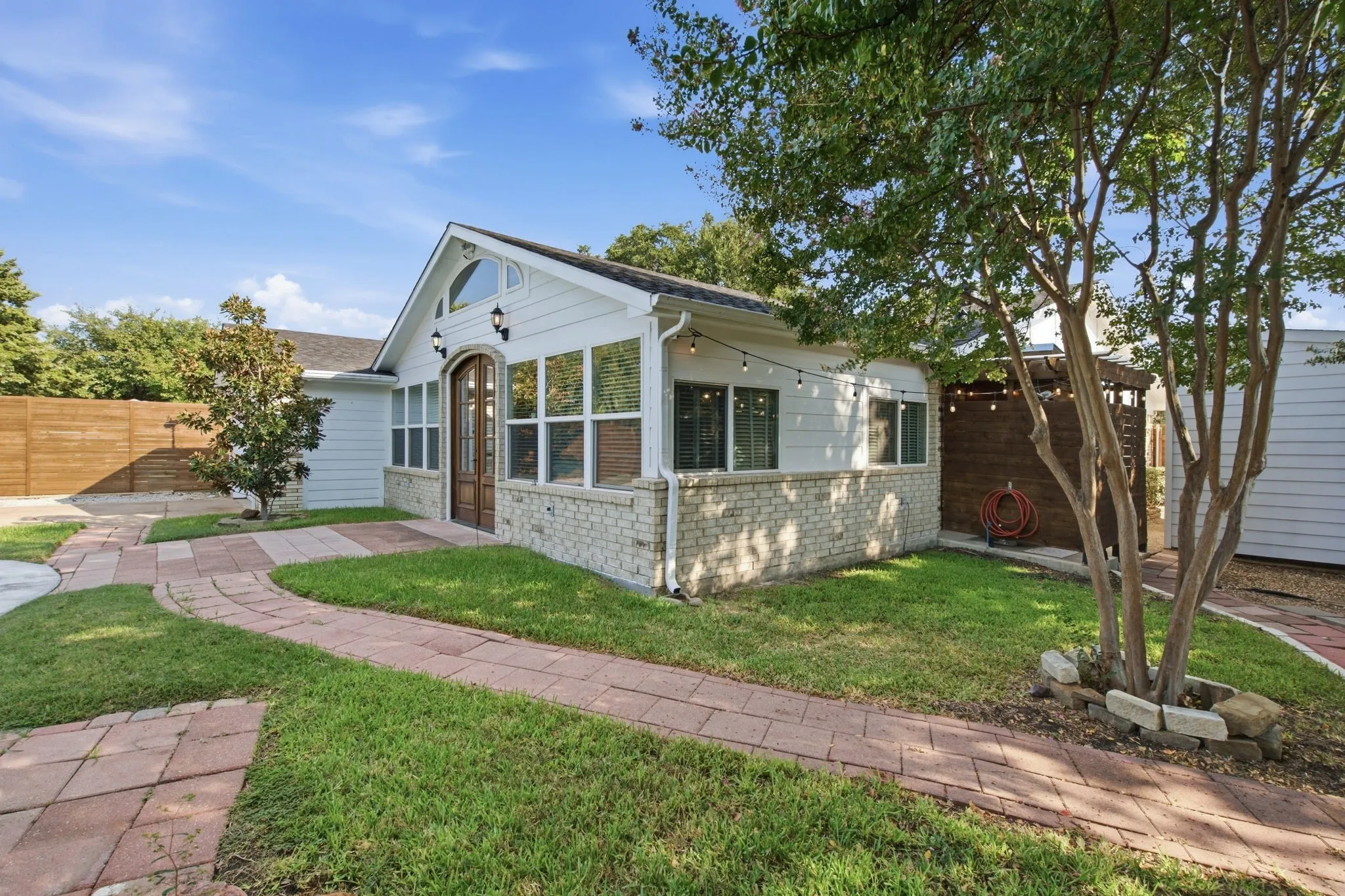 Single Family Residence For Sale in Denton County , 5037 Blue Glen Drive, The Colony, Texas 75056, 3 Bedroom, 2 Bathroom, 2 Garage spaces, 2,673 Sqft, built in 1974, mls#21395716, Real Estate Agent in The Colony, Homes For Sale in Denton county, Homes For Sale in The Colony, Realtor in The Colony Texas, Real Estate Brokerage Independent Realty Texas, Luminita Cordes Realtor