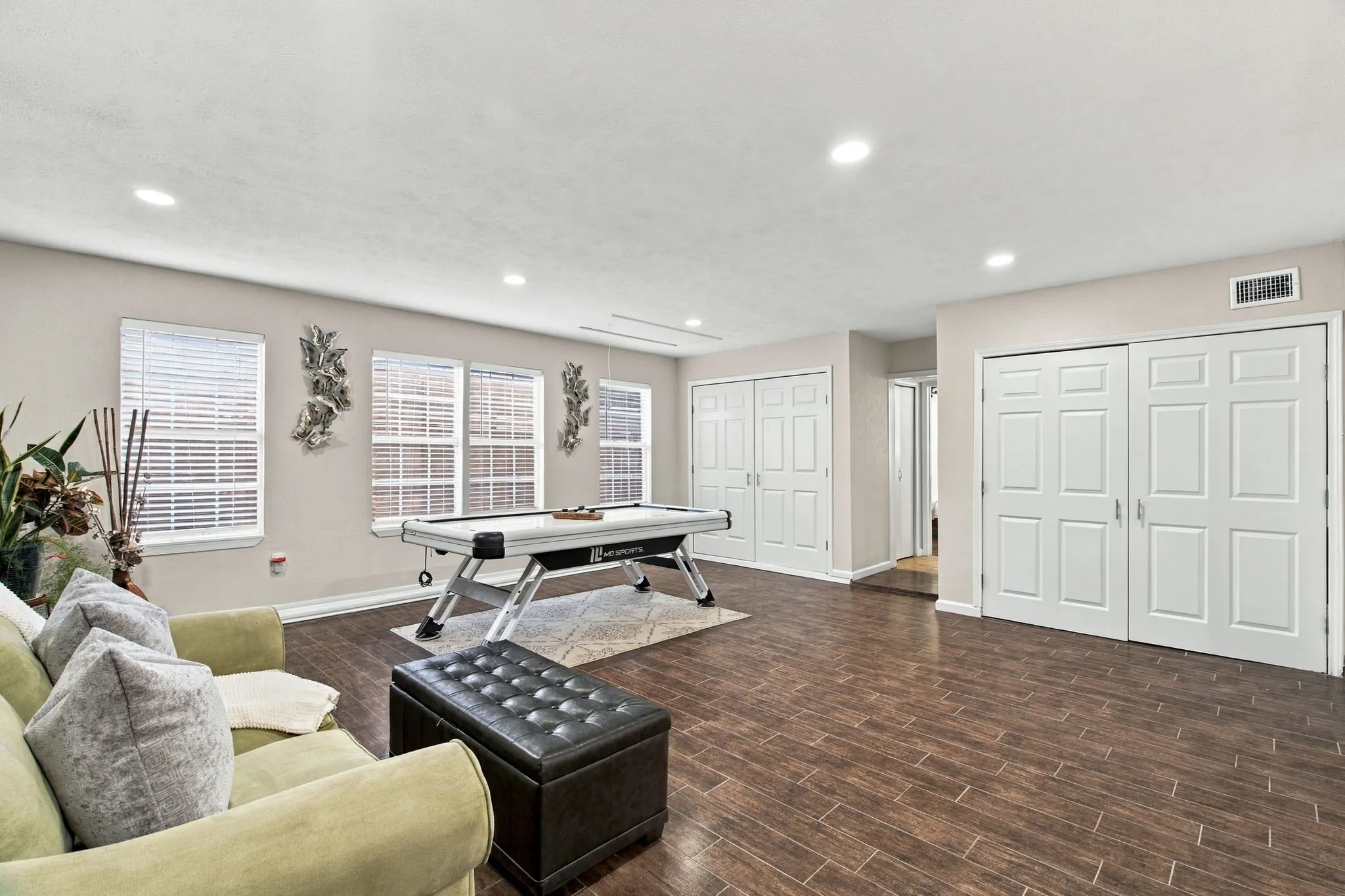 Single Family Residence For Sale in Denton County , 5037 Blue Glen Drive, The Colony, Texas 75056, 3 Bedroom, 2 Bathroom, 2 Garage spaces, 2,673 Sqft, built in 1974, mls#21395716, Real Estate Agent in The Colony, Homes For Sale in Denton county, Homes For Sale in The Colony, Realtor in The Colony Texas, Real Estate Brokerage Independent Realty Texas, Luminita Cordes Realtor