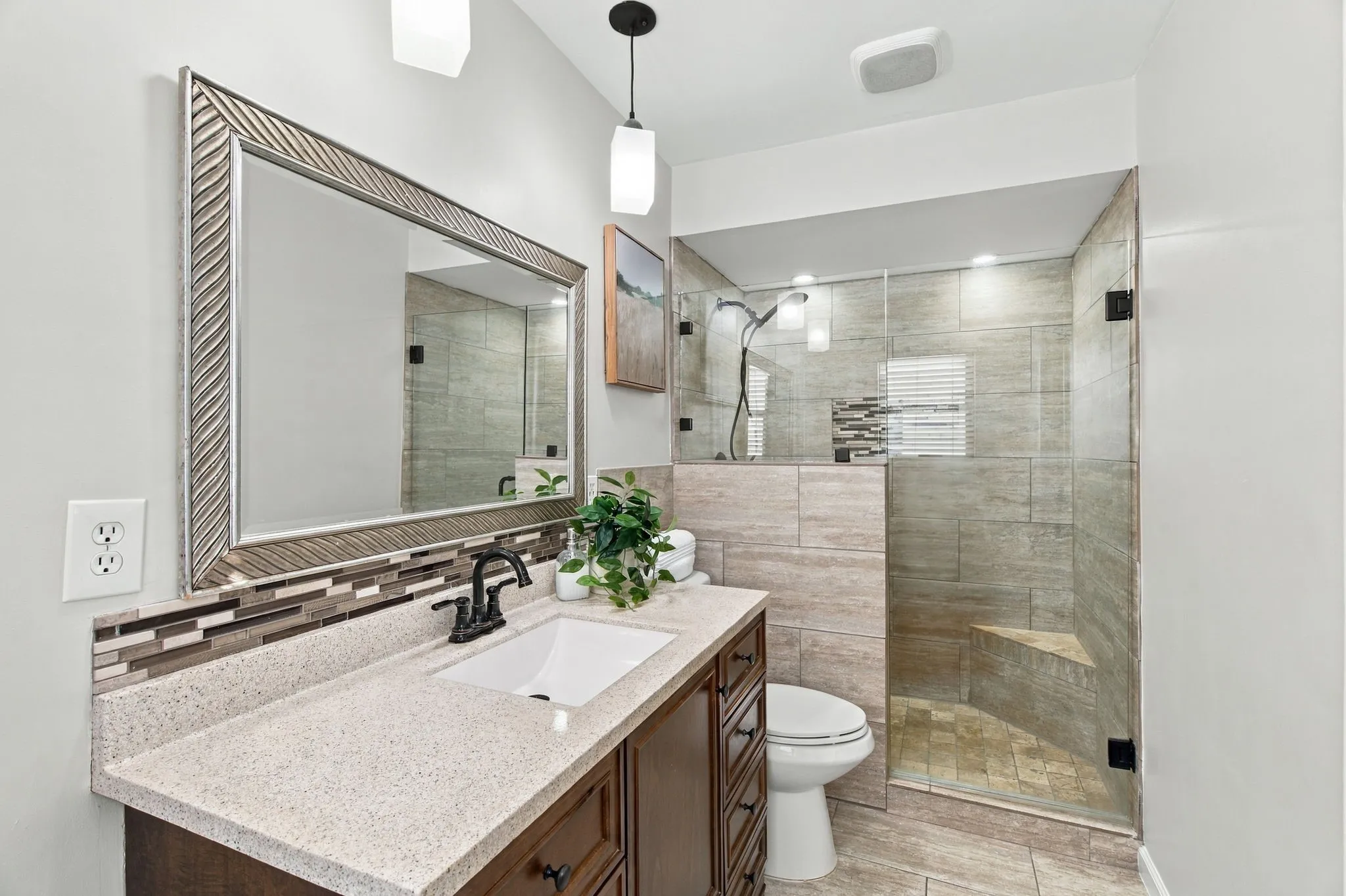 Single Family Residence For Sale in Denton County , 5037 Blue Glen Drive, The Colony, Texas 75056, 3 Bedroom, 2 Bathroom, 2 Garage spaces, 2,673 Sqft, built in 1974, mls#21395716, Real Estate Agent in The Colony, Homes For Sale in Denton county, Homes For Sale in The Colony, Realtor in The Colony Texas, Real Estate Brokerage Independent Realty Texas, Luminita Cordes Realtor