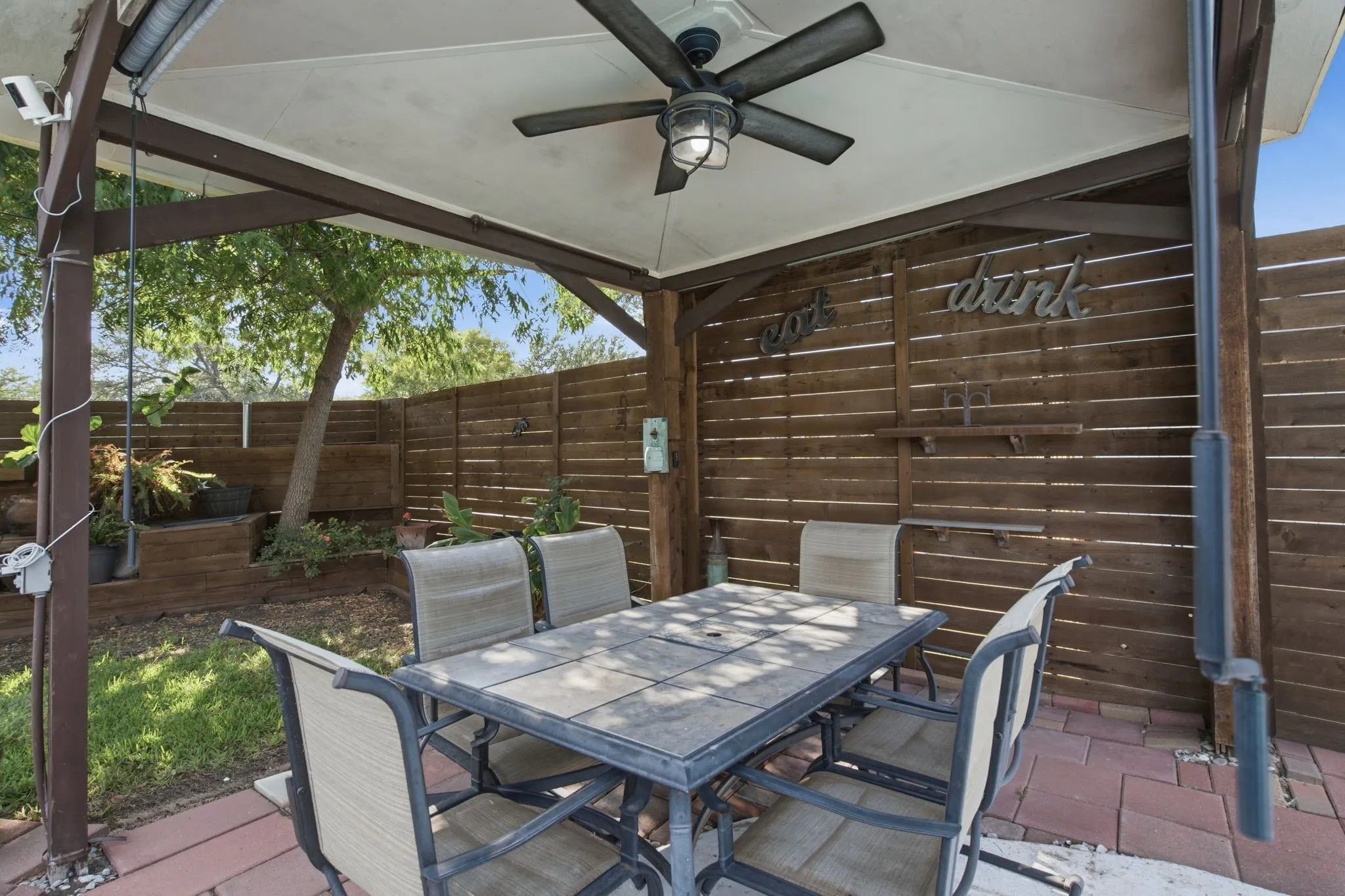 Single Family Residence For Sale in Denton County , 5037 Blue Glen Drive, The Colony, Texas 75056, 3 Bedroom, 2 Bathroom, 2 Garage spaces, 2,673 Sqft, built in 1974, mls#21395716, Real Estate Agent in The Colony, Homes For Sale in Denton county, Homes For Sale in The Colony, Realtor in The Colony Texas, Real Estate Brokerage Independent Realty Texas, Luminita Cordes Realtor