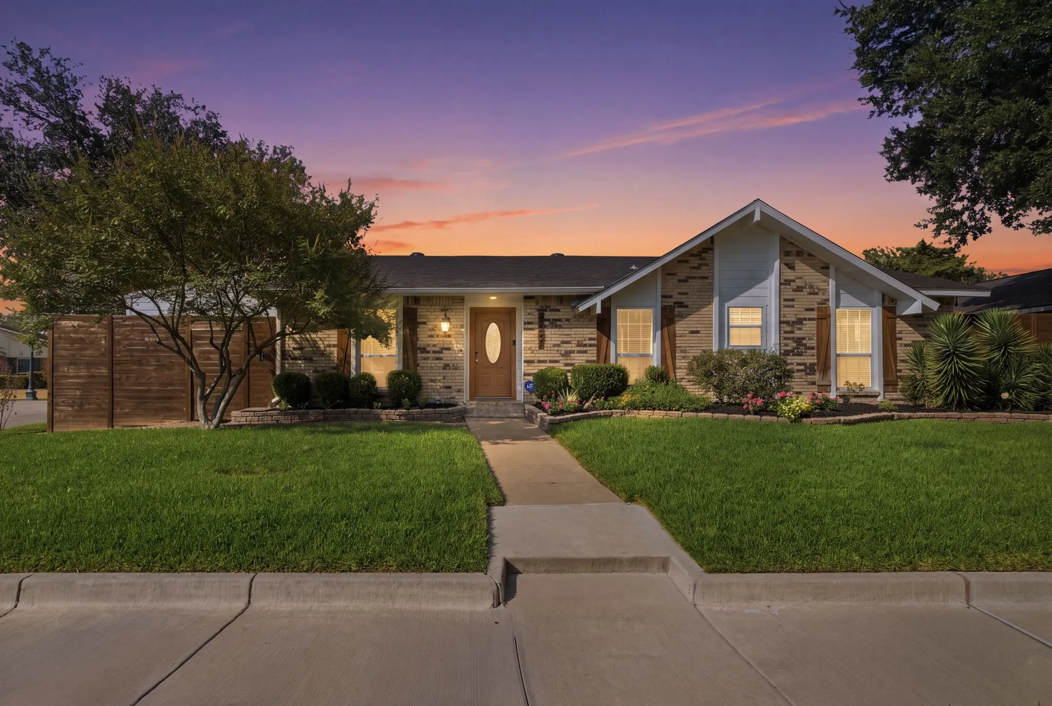 Single Family Residence For Sale in Denton County , 5037 Blue Glen Drive, The Colony, Texas 75056, 3 Bedroom, 2 Bathroom, 2 Garage spaces, 2,673 Sqft, built in 1974, mls#21395716, Real Estate Agent in The Colony, Homes For Sale in Denton county, Homes For Sale in The Colony, Realtor in The Colony Texas, Real Estate Brokerage Independent Realty Texas, Luminita Cordes Realtor