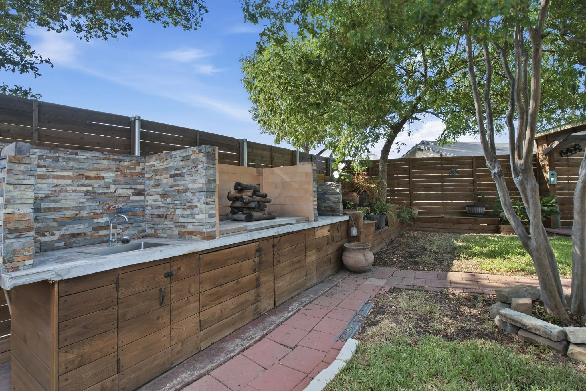 Single Family Residence For Sale in Denton County , 5037 Blue Glen Drive, The Colony, Texas 75056, 3 Bedroom, 2 Bathroom, 2 Garage spaces, 2,673 Sqft, built in 1974, mls#21395716, Real Estate Agent in The Colony, Homes For Sale in Denton county, Homes For Sale in The Colony, Realtor in The Colony Texas, Real Estate Brokerage Independent Realty Texas, Luminita Cordes Realtor