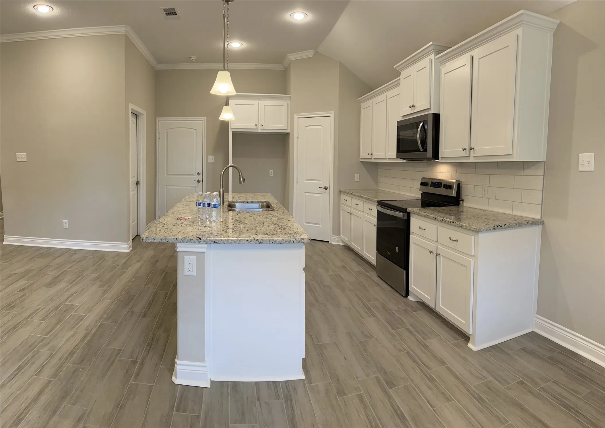 Single Family Residence For Rent in Hunt County , 1004 Hardaway Drive, Greenville, Texas 75402, 3 Bedroom, 2 Bathroom, 2 Garage spaces, 1,605 Sqft, built in 2022, mls#21395729, Real Estate Agent in Greenville, Homes For Rent in Hunt county, Homes For Rent in Greenville, Realtor in Greenville Texas, Real Estate Brokerage Independent Realty Texas, Luminita Cordes Realtor