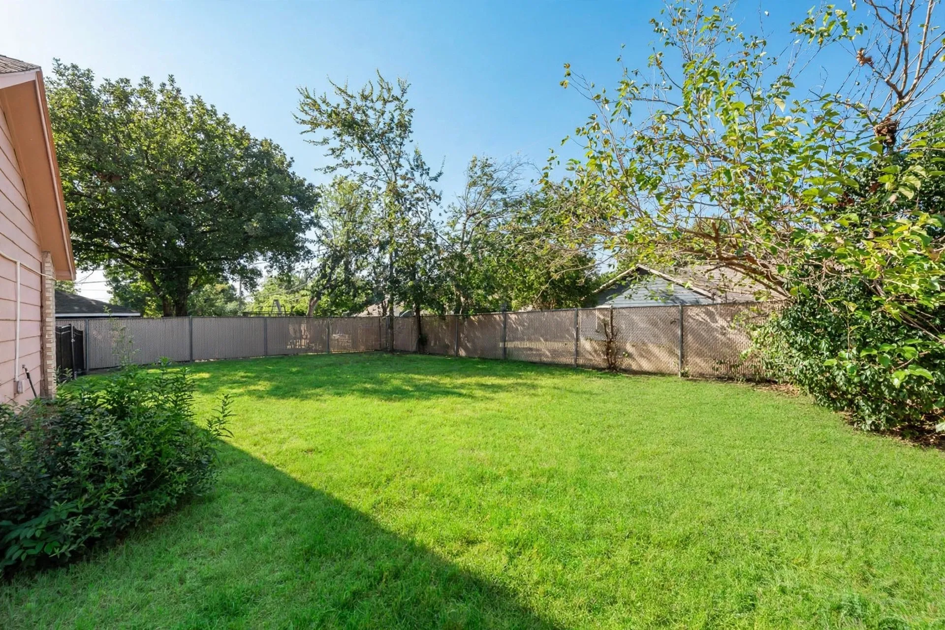 Single Family Residence For Sale in Johnson County , 837 Blue Ridge Drive, Burleson, Texas 76028, 3 Bedroom, 2 Bathroom, 1 Garage spaces, 1,080 Sqft, built in 1983, mls#21392706, Real Estate Agent in Burleson, Homes For Sale in Johnson county, Homes For Sale in Burleson, Realtor in Burleson Texas, Real Estate Brokerage Independent Realty Texas, Luminita Cordes Realtor