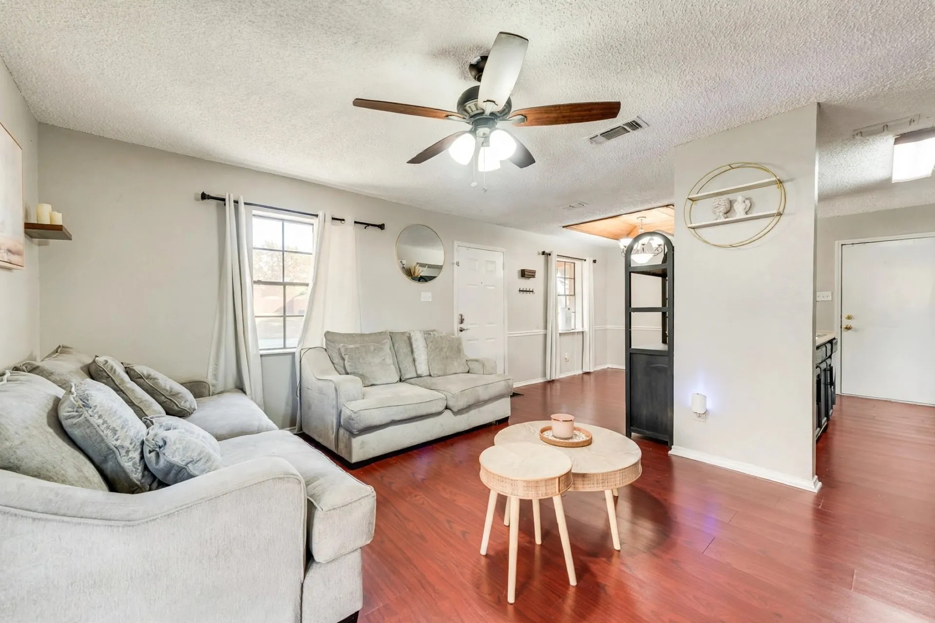 Single Family Residence For Sale in Johnson County , 837 Blue Ridge Drive, Burleson, Texas 76028, 3 Bedroom, 2 Bathroom, 1 Garage spaces, 1,080 Sqft, built in 1983, mls#21392706, Real Estate Agent in Burleson, Homes For Sale in Johnson county, Homes For Sale in Burleson, Realtor in Burleson Texas, Real Estate Brokerage Independent Realty Texas, Luminita Cordes Realtor