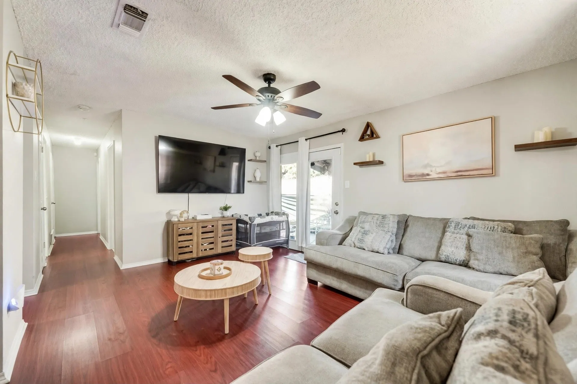 Single Family Residence For Sale in Johnson County , 837 Blue Ridge Drive, Burleson, Texas 76028, 3 Bedroom, 2 Bathroom, 1 Garage spaces, 1,080 Sqft, built in 1983, mls#21392706, Real Estate Agent in Burleson, Homes For Sale in Johnson county, Homes For Sale in Burleson, Realtor in Burleson Texas, Real Estate Brokerage Independent Realty Texas, Luminita Cordes Realtor