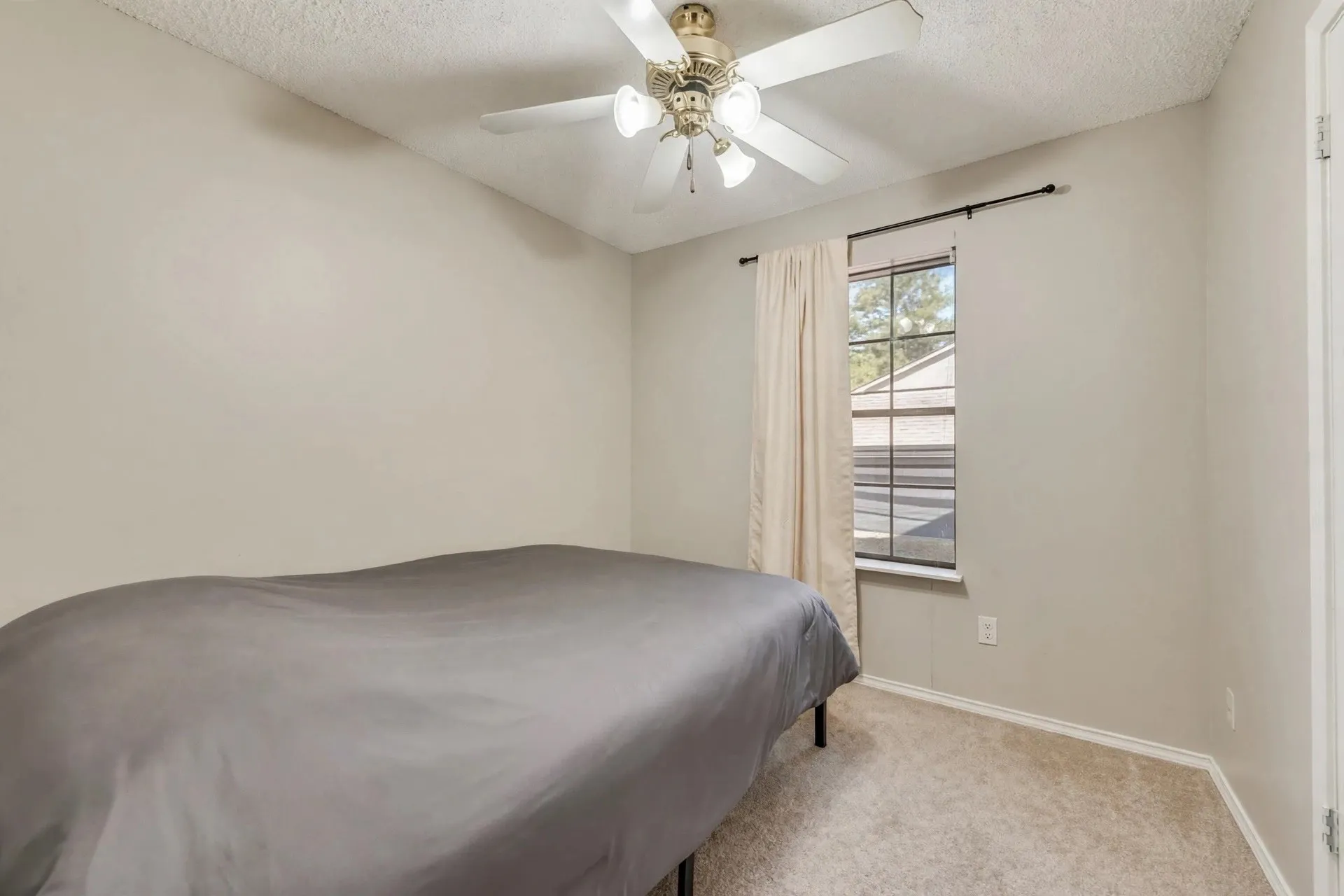 Single Family Residence For Sale in Johnson County , 837 Blue Ridge Drive, Burleson, Texas 76028, 3 Bedroom, 2 Bathroom, 1 Garage spaces, 1,080 Sqft, built in 1983, mls#21392706, Real Estate Agent in Burleson, Homes For Sale in Johnson county, Homes For Sale in Burleson, Realtor in Burleson Texas, Real Estate Brokerage Independent Realty Texas, Luminita Cordes Realtor