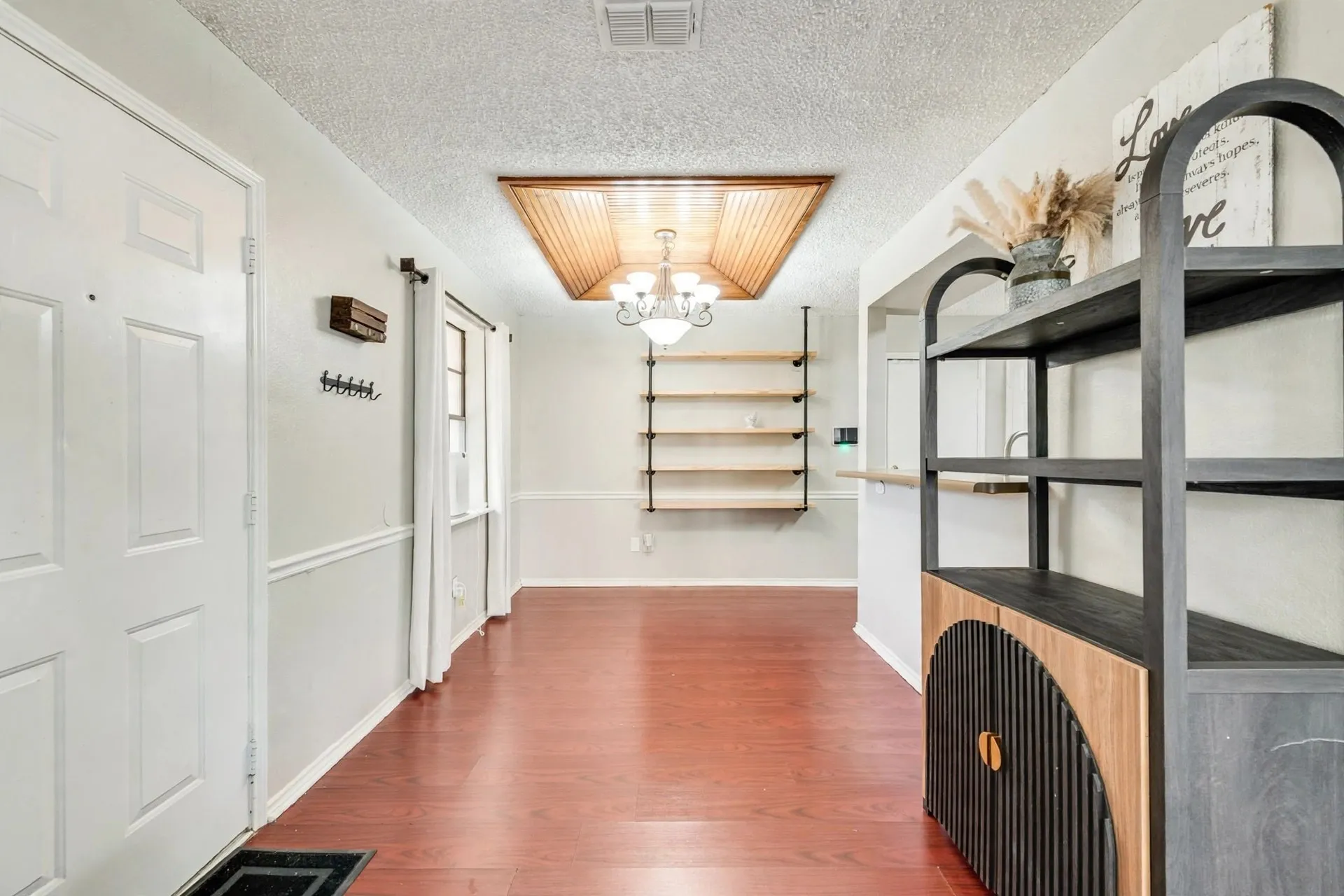 Single Family Residence For Sale in Johnson County , 837 Blue Ridge Drive, Burleson, Texas 76028, 3 Bedroom, 2 Bathroom, 1 Garage spaces, 1,080 Sqft, built in 1983, mls#21392706, Real Estate Agent in Burleson, Homes For Sale in Johnson county, Homes For Sale in Burleson, Realtor in Burleson Texas, Real Estate Brokerage Independent Realty Texas, Luminita Cordes Realtor