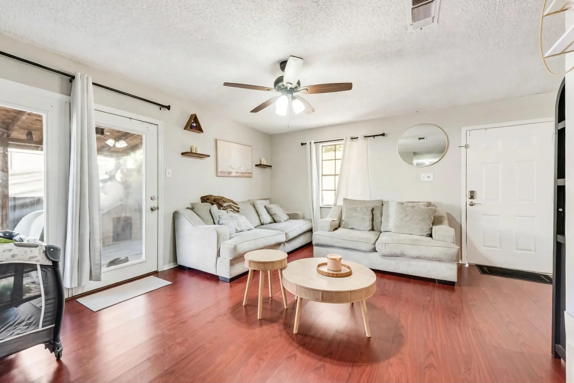 Single Family Residence For Sale in Johnson County , 837 Blue Ridge Drive, Burleson, Texas 76028, 3 Bedroom, 2 Bathroom, 1 Garage spaces, 1,080 Sqft, built in 1983, mls#21392706, Real Estate Agent in Burleson, Homes For Sale in Johnson county, Homes For Sale in Burleson, Realtor in Burleson Texas, Real Estate Brokerage Independent Realty Texas, Luminita Cordes Realtor