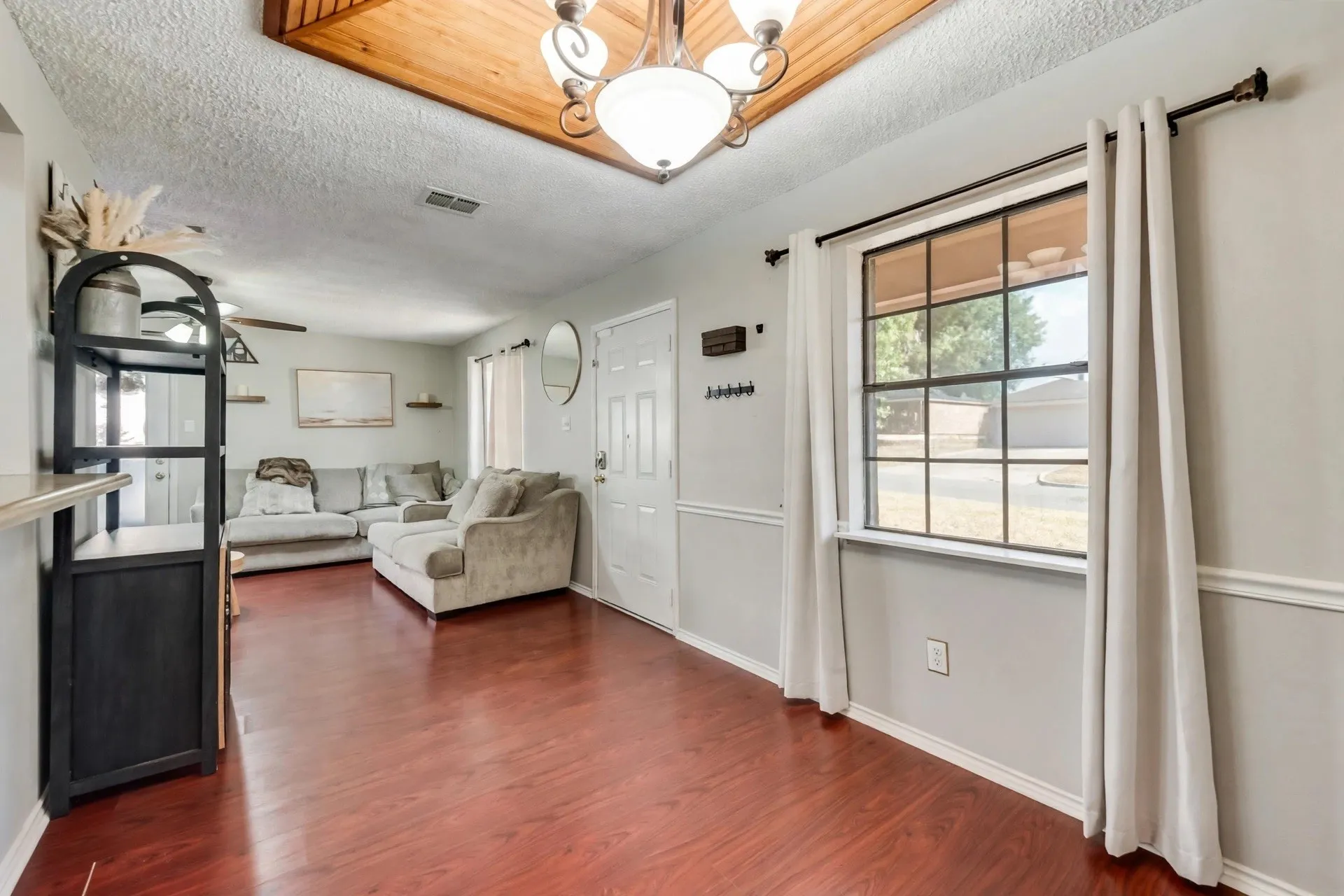 Single Family Residence For Sale in Johnson County , 837 Blue Ridge Drive, Burleson, Texas 76028, 3 Bedroom, 2 Bathroom, 1 Garage spaces, 1,080 Sqft, built in 1983, mls#21392706, Real Estate Agent in Burleson, Homes For Sale in Johnson county, Homes For Sale in Burleson, Realtor in Burleson Texas, Real Estate Brokerage Independent Realty Texas, Luminita Cordes Realtor