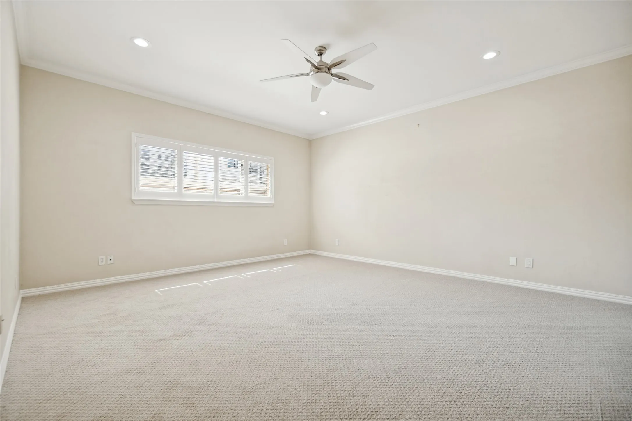 Recessed lighting, ceiling fan, crown molding, white window blinds, and neutral carpeting