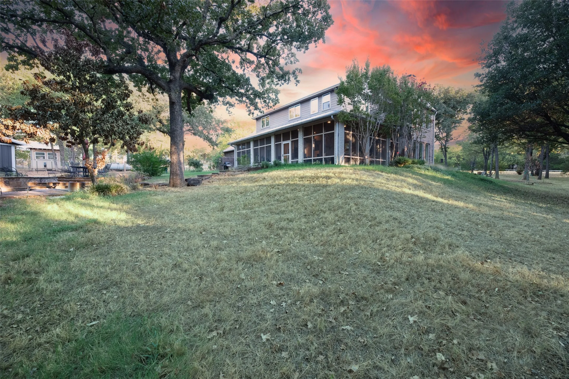 Single Family Residence For Sale in Denton County , 760 Amber Lane, Little Elm, Texas 75068, 4 Bedroom, 3 Bathroom, 3 Garage spaces, 3,383 Sqft, built in 1999, mls#21395625, Real Estate Agent in Little Elm, Homes For Sale in Denton county, Homes For Sale in Little Elm, Realtor in Little Elm Texas, Real Estate Brokerage Independent Realty Texas, Luminita Cordes Realtor