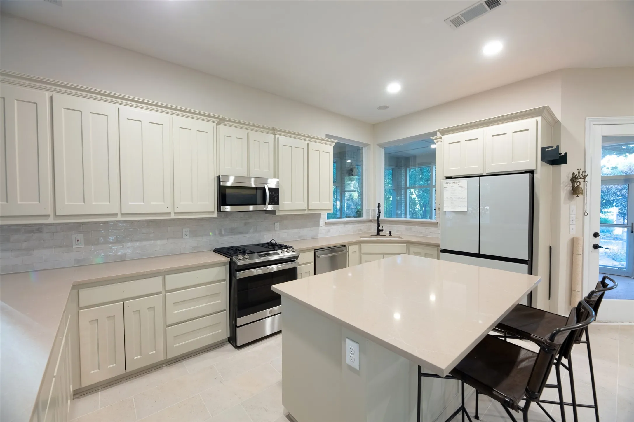 Single Family Residence For Sale in Denton County , 760 Amber Lane, Little Elm, Texas 75068, 4 Bedroom, 3 Bathroom, 3 Garage spaces, 3,383 Sqft, built in 1999, mls#21395625, Real Estate Agent in Little Elm, Homes For Sale in Denton county, Homes For Sale in Little Elm, Realtor in Little Elm Texas, Real Estate Brokerage Independent Realty Texas, Luminita Cordes Realtor