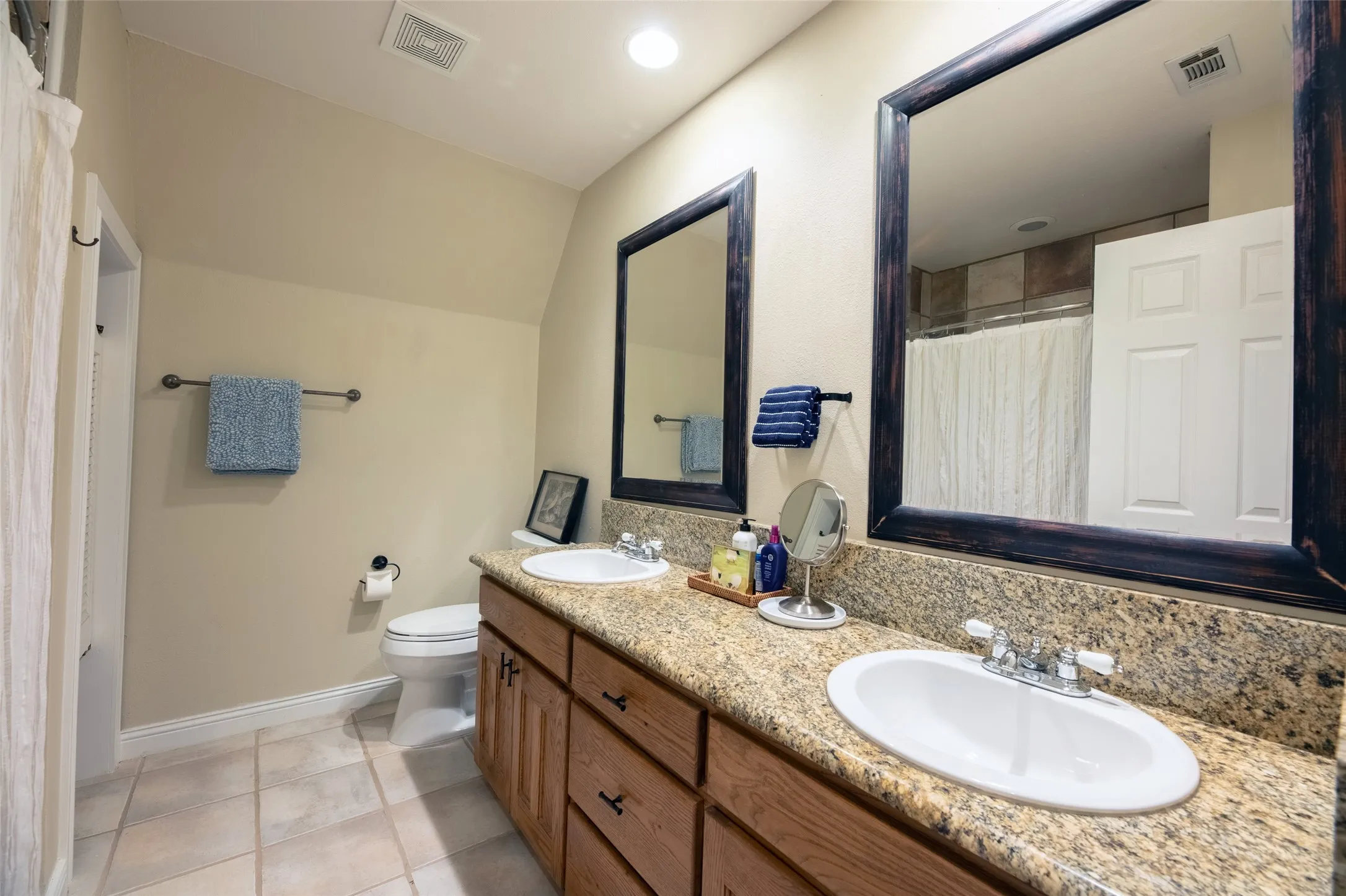 Single Family Residence For Sale in Denton County , 760 Amber Lane, Little Elm, Texas 75068, 4 Bedroom, 3 Bathroom, 3 Garage spaces, 3,383 Sqft, built in 1999, mls#21395625, Real Estate Agent in Little Elm, Homes For Sale in Denton county, Homes For Sale in Little Elm, Realtor in Little Elm Texas, Real Estate Brokerage Independent Realty Texas, Luminita Cordes Realtor