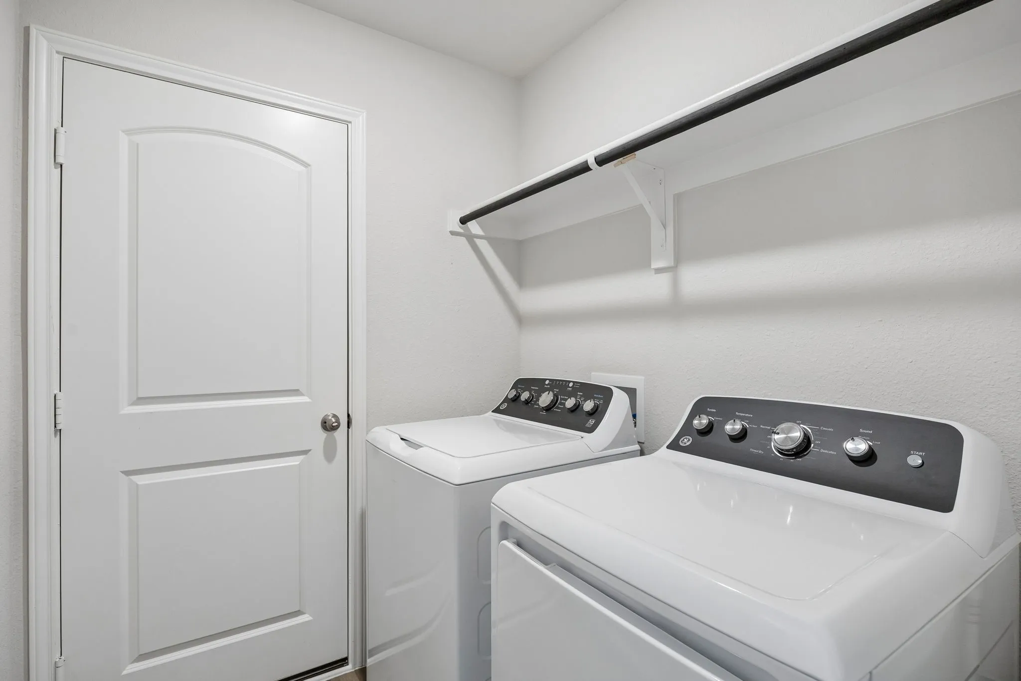 Single Family Residence For Rent in Dallas County , 6307 Rain Lily Drive, Dallas, Texas 75241, 4 Bedroom, 2 Bathroom, 2 Garage spaces, 1,732 Sqft, built in 2024, mls#21386884, Real Estate Agent in Dallas, Homes For Rent in Dallas county, Homes For Rent in Dallas, Realtor in Dallas Texas, Real Estate Brokerage Independent Realty Texas, Luminita Cordes Realtor