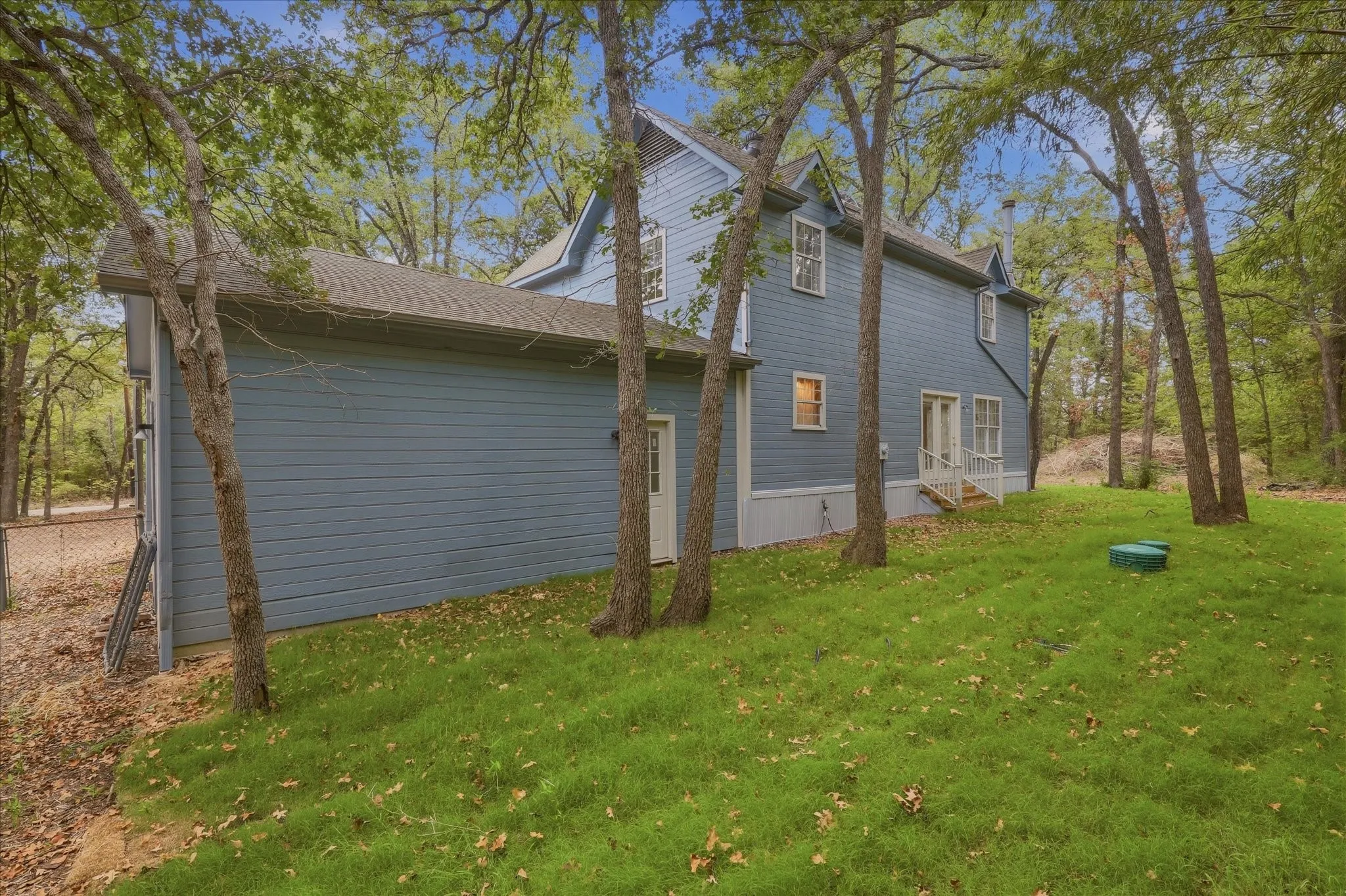 Great future entertaining space, awaiting your vision!