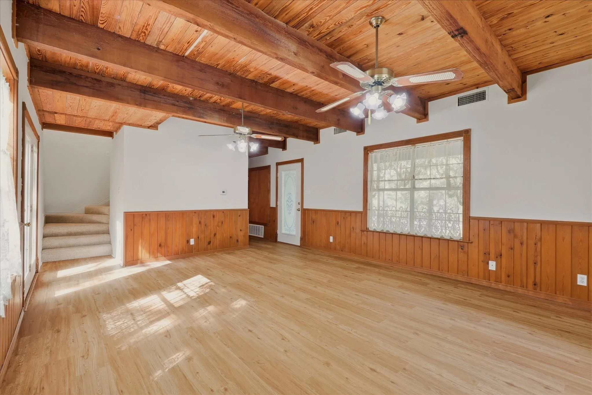 Single Family Residence For Sale in Hunt County , 2096 Private Road 3340, Greenville, Texas 75402, 3 Bedroom, 3 Bathroom, 2 Garage spaces, 1,700 Sqft, built in 1987, mls#21394525, Real Estate Agent in Greenville, Homes For Sale in Hunt county, Homes For Sale in Greenville, Realtor in Greenville Texas, Real Estate Brokerage Independent Realty Texas, Luminita Cordes Realtor