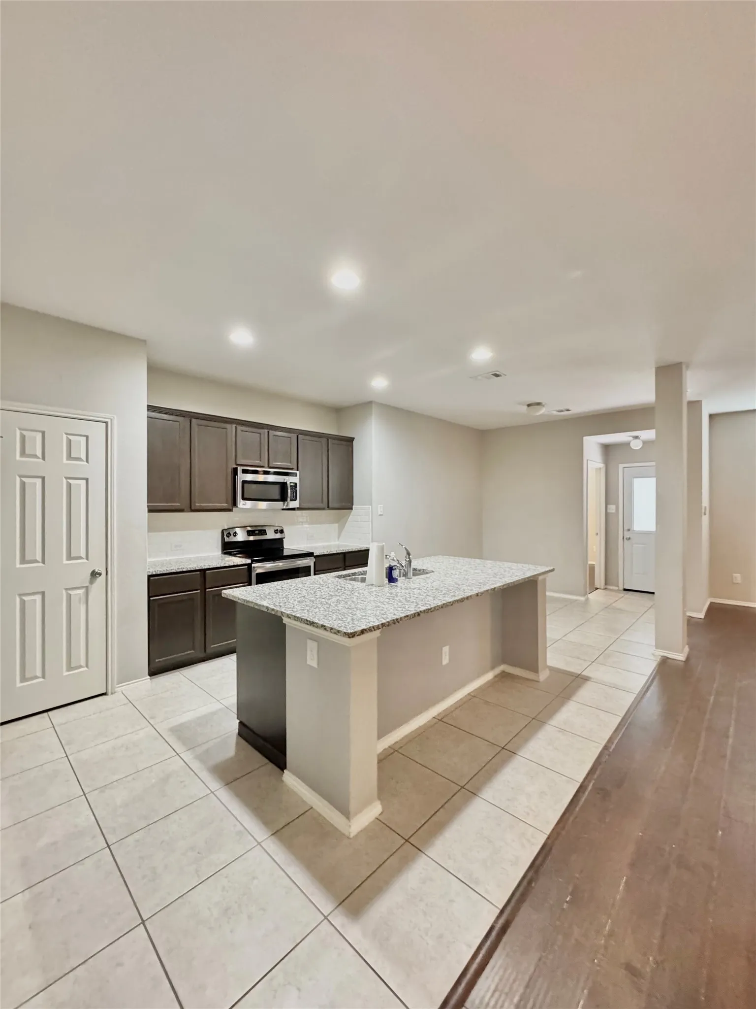 Single Family Residence For Rent in Collin County , 1725 Wildflower Lane, Wylie, Texas 75098, 3 Bedroom, 2 Bathroom, 2 Garage spaces, 1,859 Sqft, built in 2015, mls#21395733, Real Estate Agent in Wylie, Homes For Rent in Collin county, Homes For Rent in Wylie, Realtor in Wylie Texas, Real Estate Brokerage Independent Realty Texas, Luminita Cordes Realtor