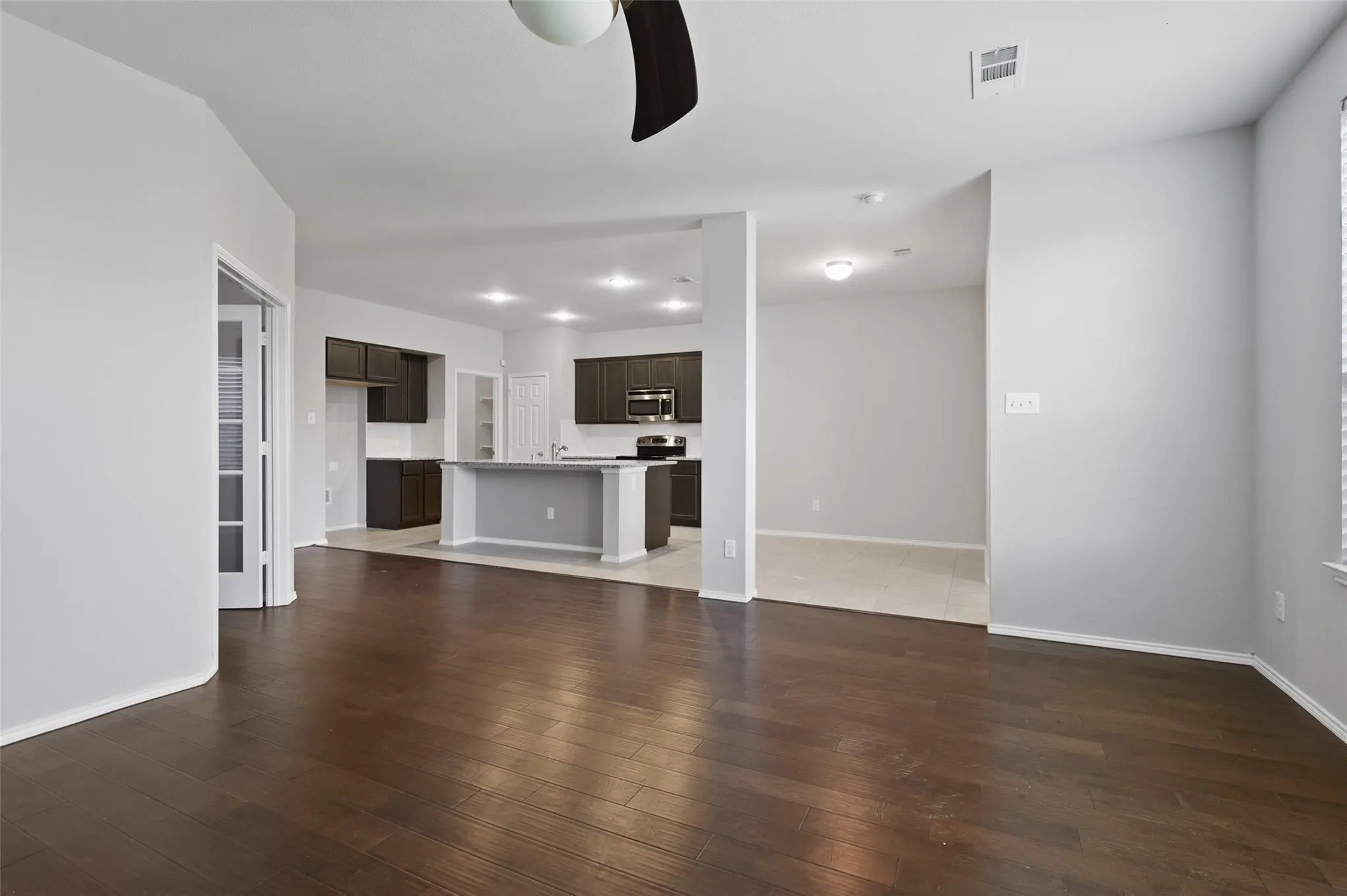 Single Family Residence For Rent in Collin County , 1725 Wildflower Lane, Wylie, Texas 75098, 3 Bedroom, 2 Bathroom, 2 Garage spaces, 1,859 Sqft, built in 2015, mls#21395733, Real Estate Agent in Wylie, Homes For Rent in Collin county, Homes For Rent in Wylie, Realtor in Wylie Texas, Real Estate Brokerage Independent Realty Texas, Luminita Cordes Realtor