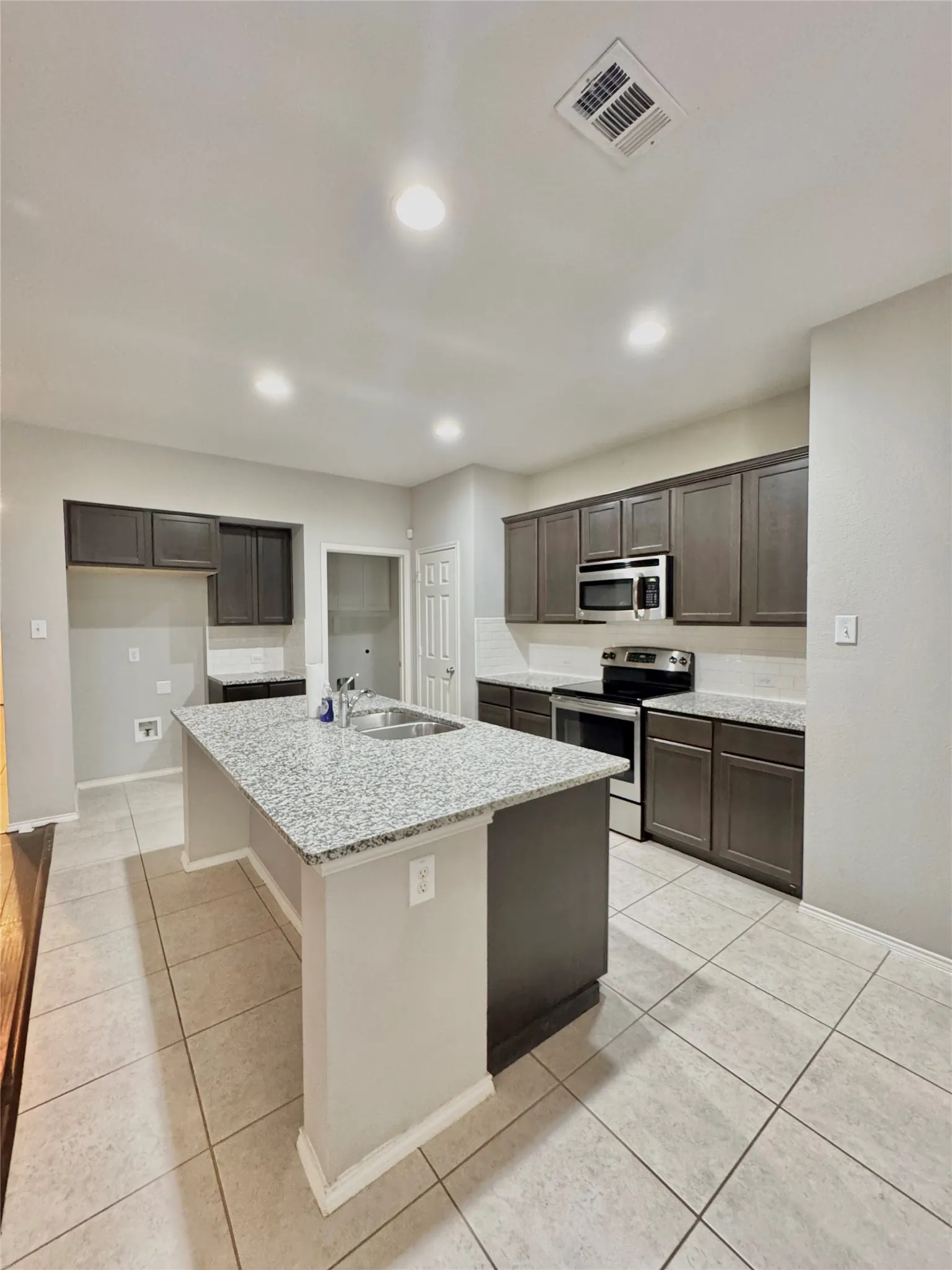 Single Family Residence For Rent in Collin County , 1725 Wildflower Lane, Wylie, Texas 75098, 3 Bedroom, 2 Bathroom, 2 Garage spaces, 1,859 Sqft, built in 2015, mls#21395733, Real Estate Agent in Wylie, Homes For Rent in Collin county, Homes For Rent in Wylie, Realtor in Wylie Texas, Real Estate Brokerage Independent Realty Texas, Luminita Cordes Realtor