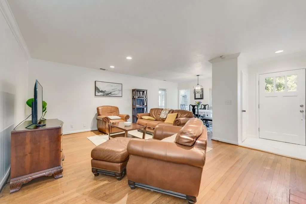 An easy, open flow from living to dining makes hosting friends feel effortless.