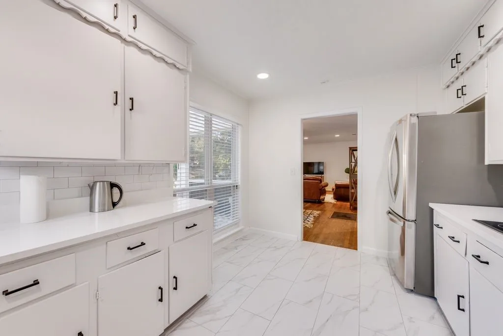 Stay part of the conversation while you cook, with the living room just steps away.