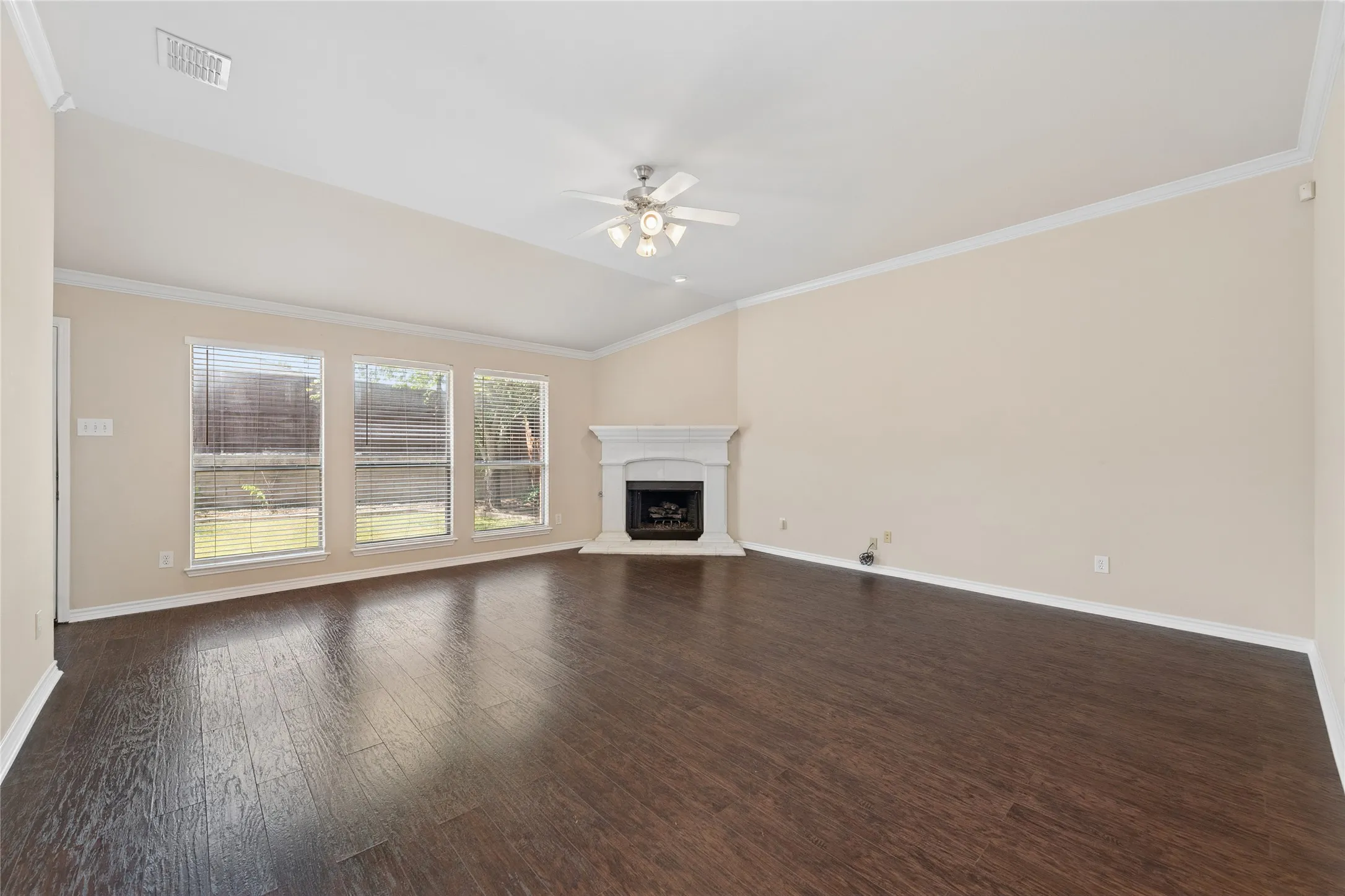 Single Family Residence For Rent in Collin County , 515 Mustang Trail, Celina, Texas 75009, 4 Bedroom, 2 Bathroom, 2 Garage spaces, 2,306 Sqft, built in 2007, mls#21395724, Real Estate Agent in Celina, Homes For Rent in Collin county, Homes For Rent in Celina, Realtor in Celina Texas, Real Estate Brokerage Independent Realty Texas, Luminita Cordes Realtor