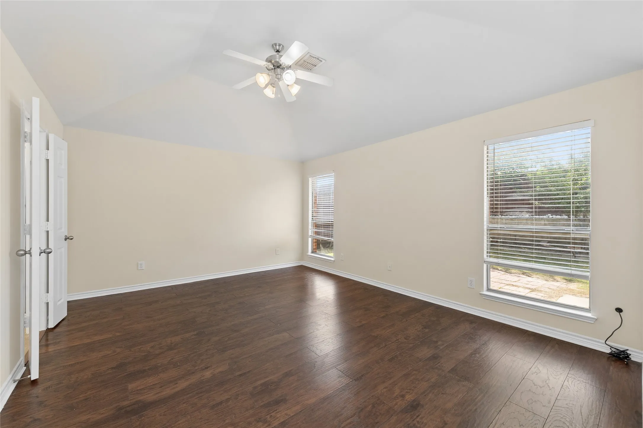 Single Family Residence For Rent in Collin County , 515 Mustang Trail, Celina, Texas 75009, 4 Bedroom, 2 Bathroom, 2 Garage spaces, 2,306 Sqft, built in 2007, mls#21395724, Real Estate Agent in Celina, Homes For Rent in Collin county, Homes For Rent in Celina, Realtor in Celina Texas, Real Estate Brokerage Independent Realty Texas, Luminita Cordes Realtor