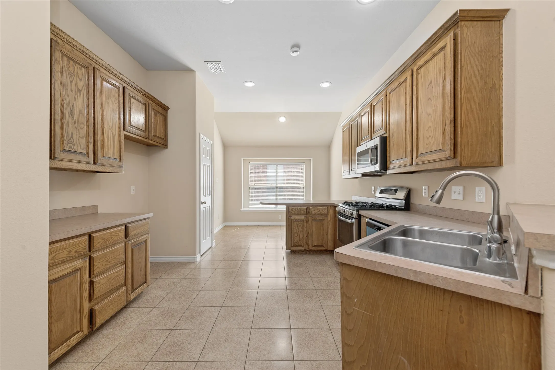Single Family Residence For Rent in Collin County , 515 Mustang Trail, Celina, Texas 75009, 4 Bedroom, 2 Bathroom, 2 Garage spaces, 2,306 Sqft, built in 2007, mls#21395724, Real Estate Agent in Celina, Homes For Rent in Collin county, Homes For Rent in Celina, Realtor in Celina Texas, Real Estate Brokerage Independent Realty Texas, Luminita Cordes Realtor