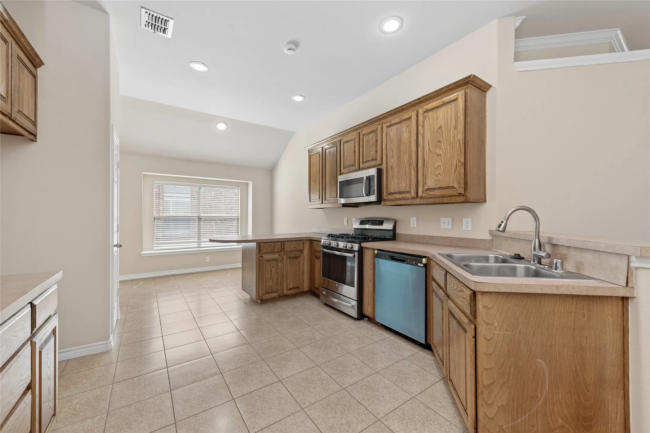 Single Family Residence For Rent in Collin County , 515 Mustang Trail, Celina, Texas 75009, 4 Bedroom, 2 Bathroom, 2 Garage spaces, 2,306 Sqft, built in 2007, mls#21395724, Real Estate Agent in Celina, Homes For Rent in Collin county, Homes For Rent in Celina, Realtor in Celina Texas, Real Estate Brokerage Independent Realty Texas, Luminita Cordes Realtor