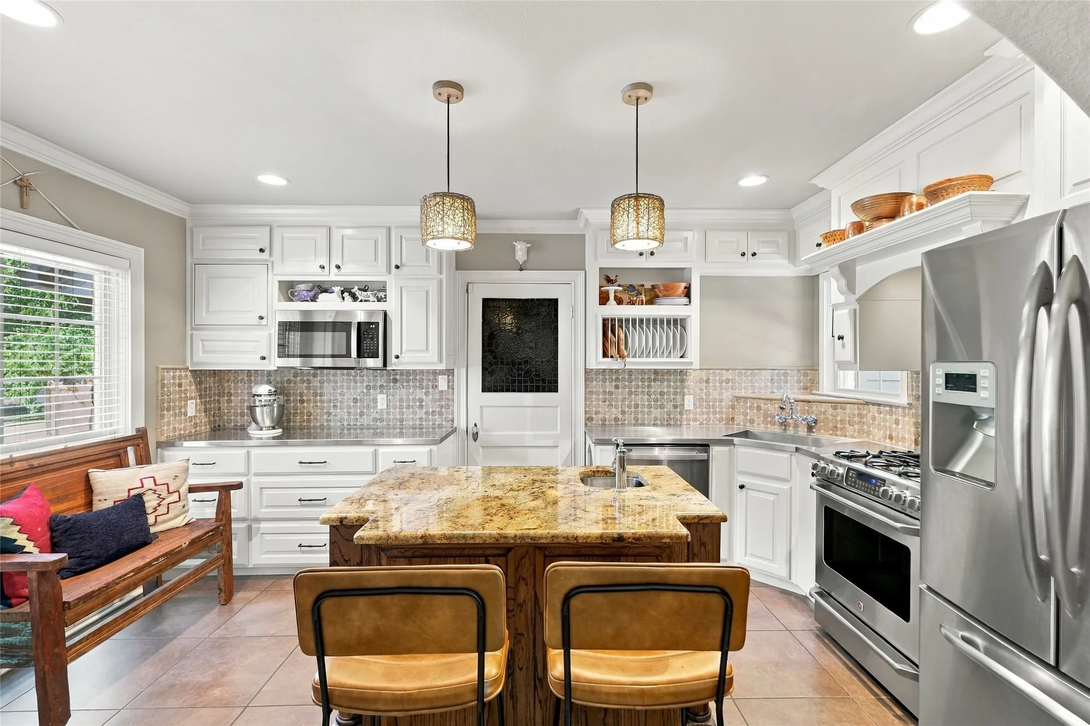 Single Family Residence For Sale in Dallas County , 9807 Redondo Drive, Dallas, Texas 75218, 2 Bedroom, 2 Bathroom, 2 Garage spaces, 1,321 Sqft, built in 1940, mls#21395731, Real Estate Agent in Dallas, Homes For Sale in Dallas county, Homes For Sale in Dallas, Realtor in Dallas Texas, Real Estate Brokerage Independent Realty Texas, Luminita Cordes Realtor