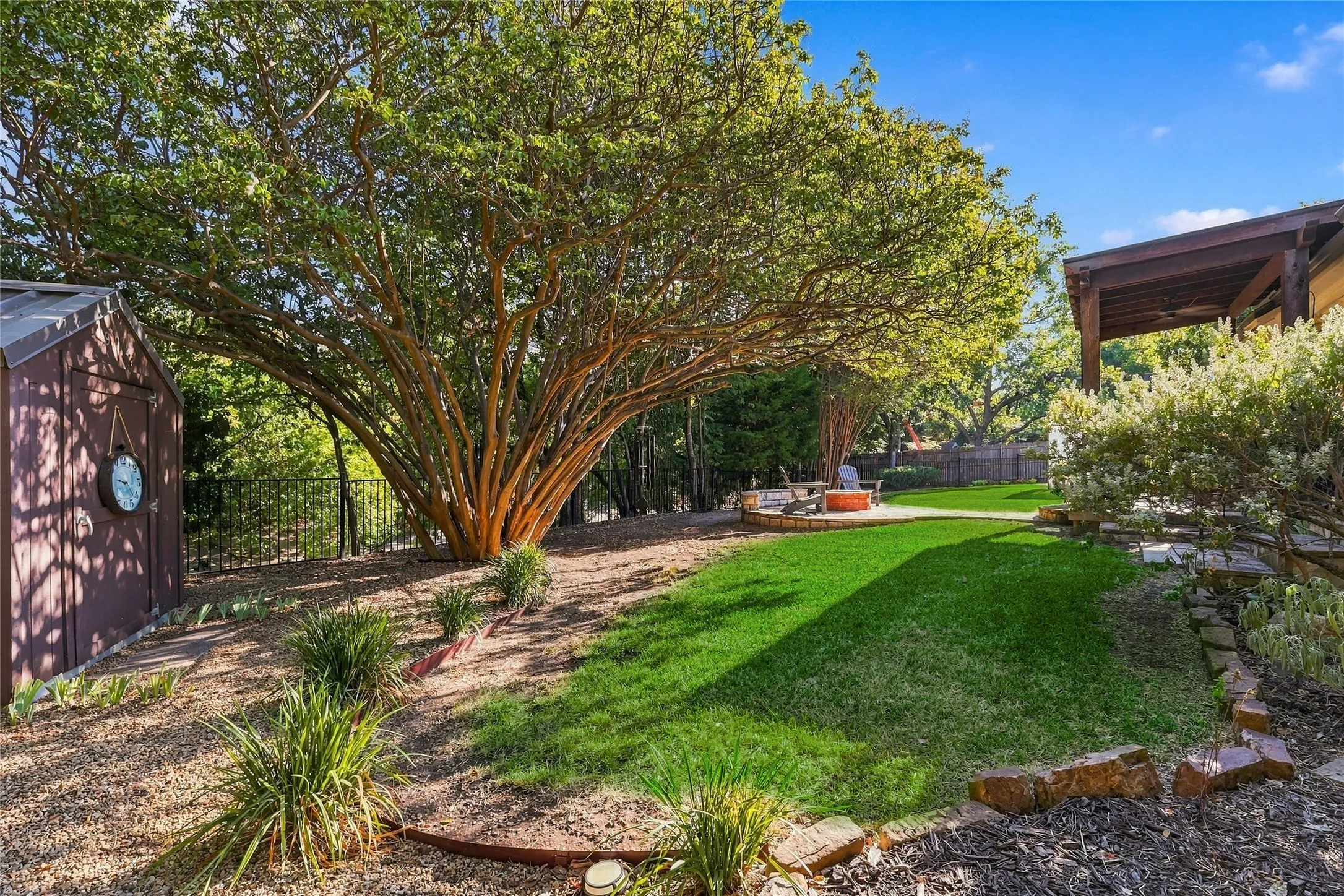 Single Family Residence For Sale in Dallas County , 9807 Redondo Drive, Dallas, Texas 75218, 2 Bedroom, 2 Bathroom, 2 Garage spaces, 1,321 Sqft, built in 1940, mls#21395731, Real Estate Agent in Dallas, Homes For Sale in Dallas county, Homes For Sale in Dallas, Realtor in Dallas Texas, Real Estate Brokerage Independent Realty Texas, Luminita Cordes Realtor