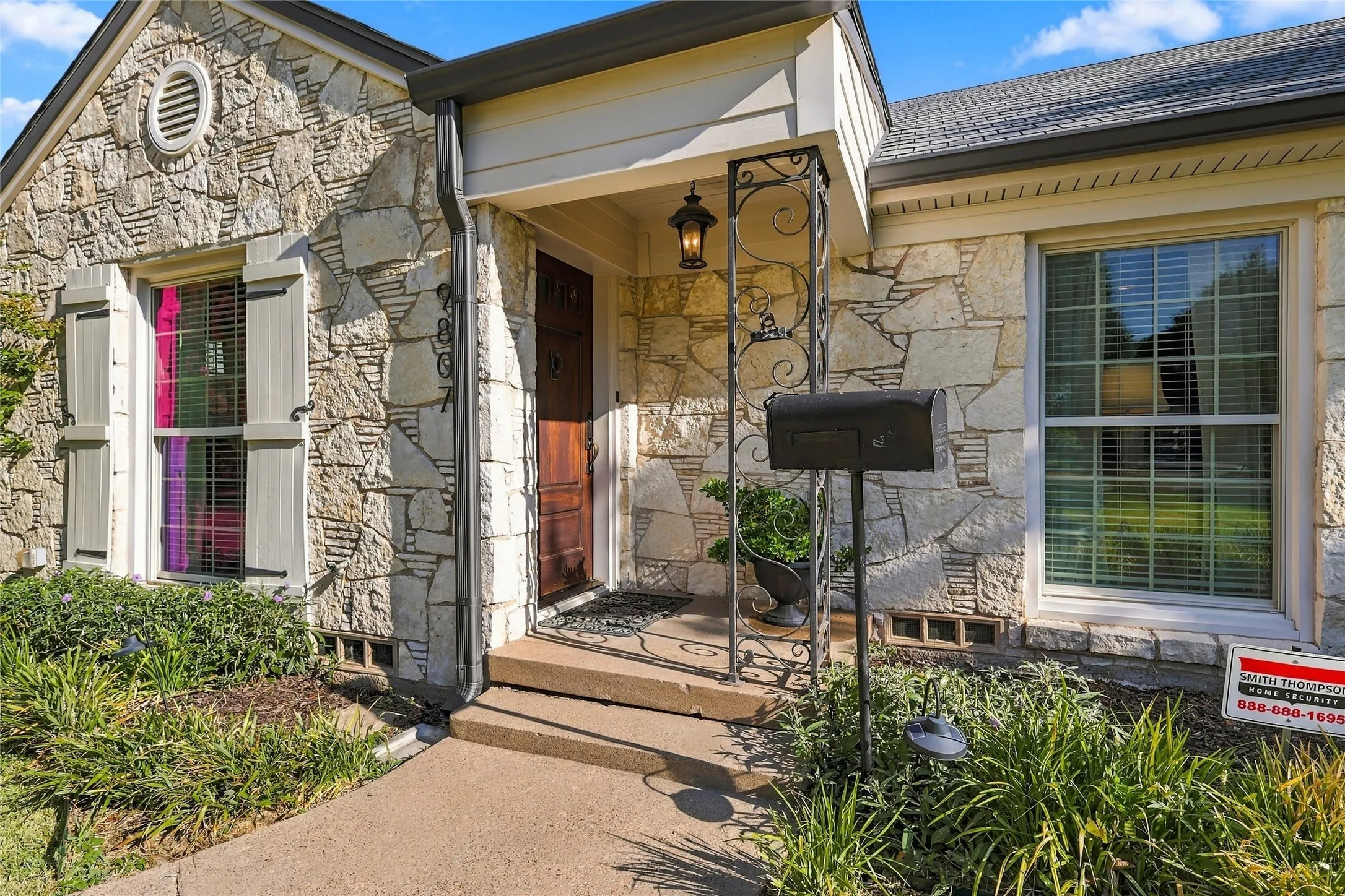 Single Family Residence For Sale in Dallas County , 9807 Redondo Drive, Dallas, Texas 75218, 2 Bedroom, 2 Bathroom, 2 Garage spaces, 1,321 Sqft, built in 1940, mls#21395731, Real Estate Agent in Dallas, Homes For Sale in Dallas county, Homes For Sale in Dallas, Realtor in Dallas Texas, Real Estate Brokerage Independent Realty Texas, Luminita Cordes Realtor