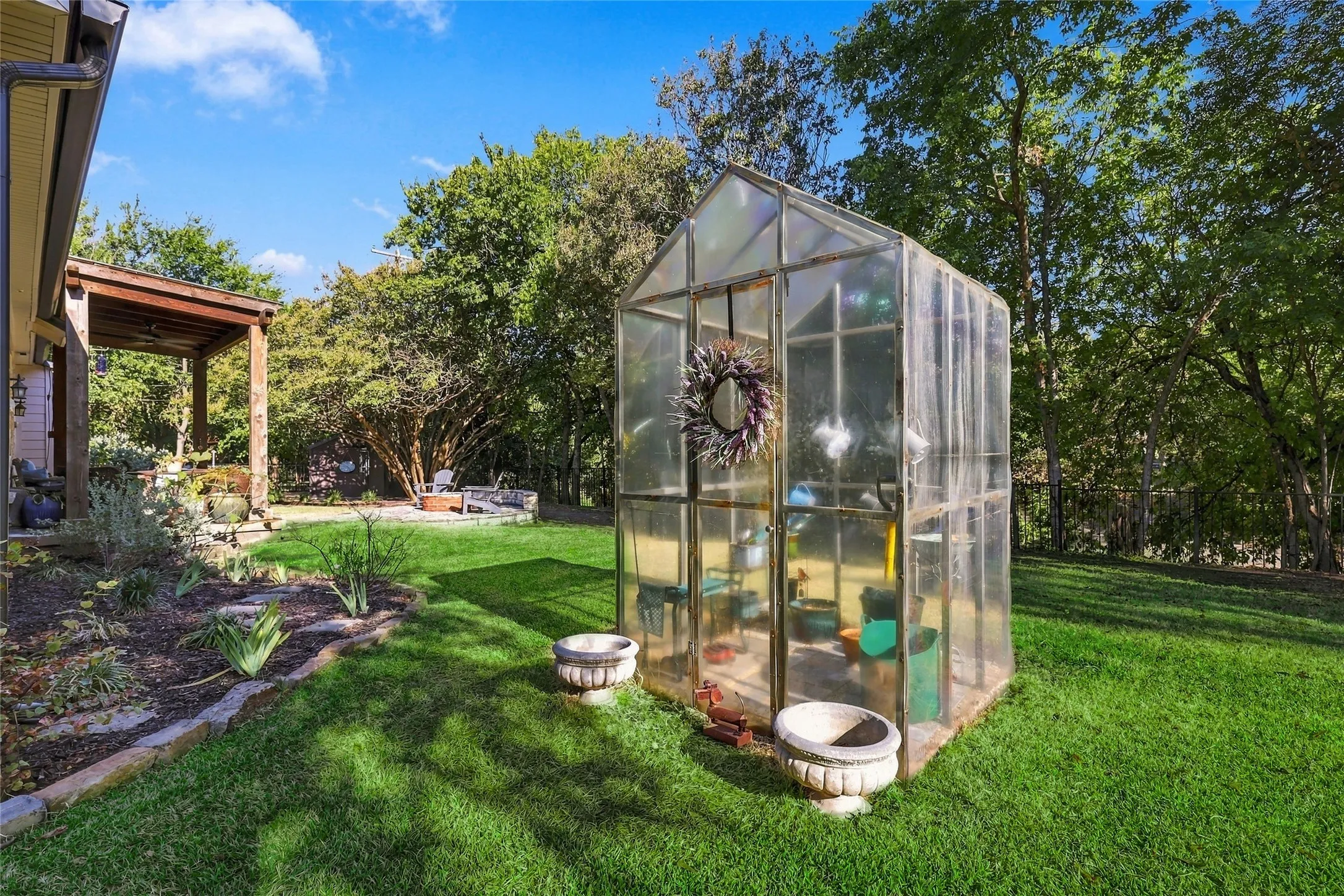 Single Family Residence For Sale in Dallas County , 9807 Redondo Drive, Dallas, Texas 75218, 2 Bedroom, 2 Bathroom, 2 Garage spaces, 1,321 Sqft, built in 1940, mls#21395731, Real Estate Agent in Dallas, Homes For Sale in Dallas county, Homes For Sale in Dallas, Realtor in Dallas Texas, Real Estate Brokerage Independent Realty Texas, Luminita Cordes Realtor