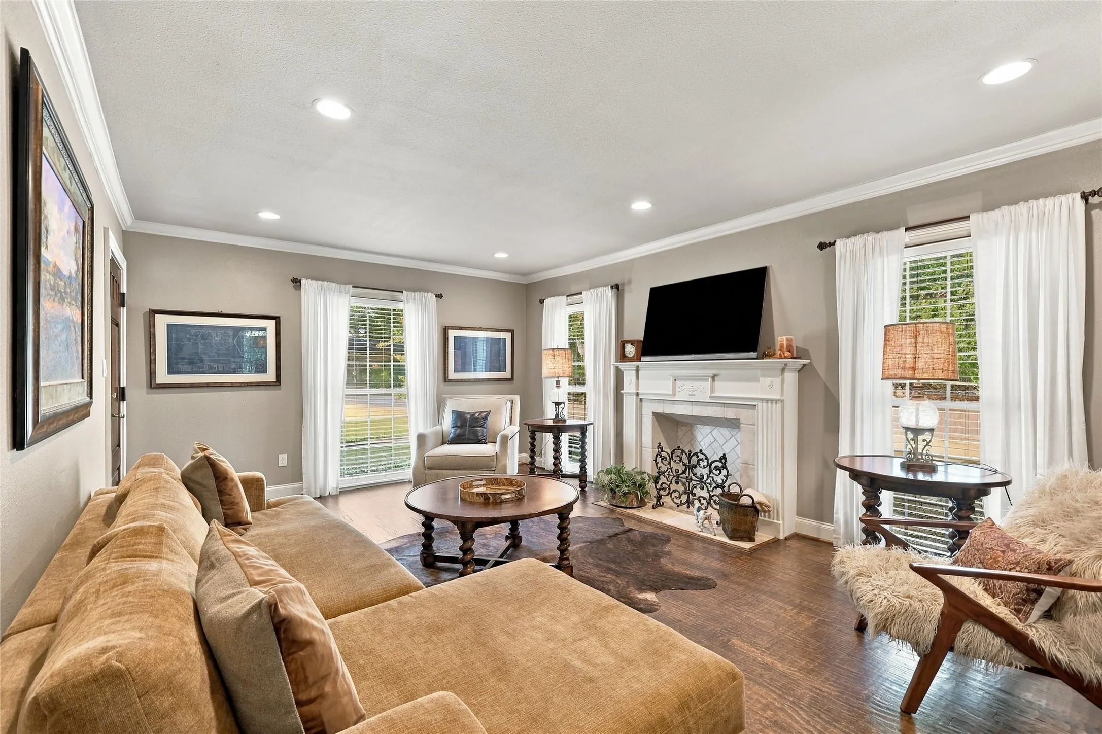 Single Family Residence For Sale in Dallas County , 9807 Redondo Drive, Dallas, Texas 75218, 2 Bedroom, 2 Bathroom, 2 Garage spaces, 1,321 Sqft, built in 1940, mls#21395731, Real Estate Agent in Dallas, Homes For Sale in Dallas county, Homes For Sale in Dallas, Realtor in Dallas Texas, Real Estate Brokerage Independent Realty Texas, Luminita Cordes Realtor