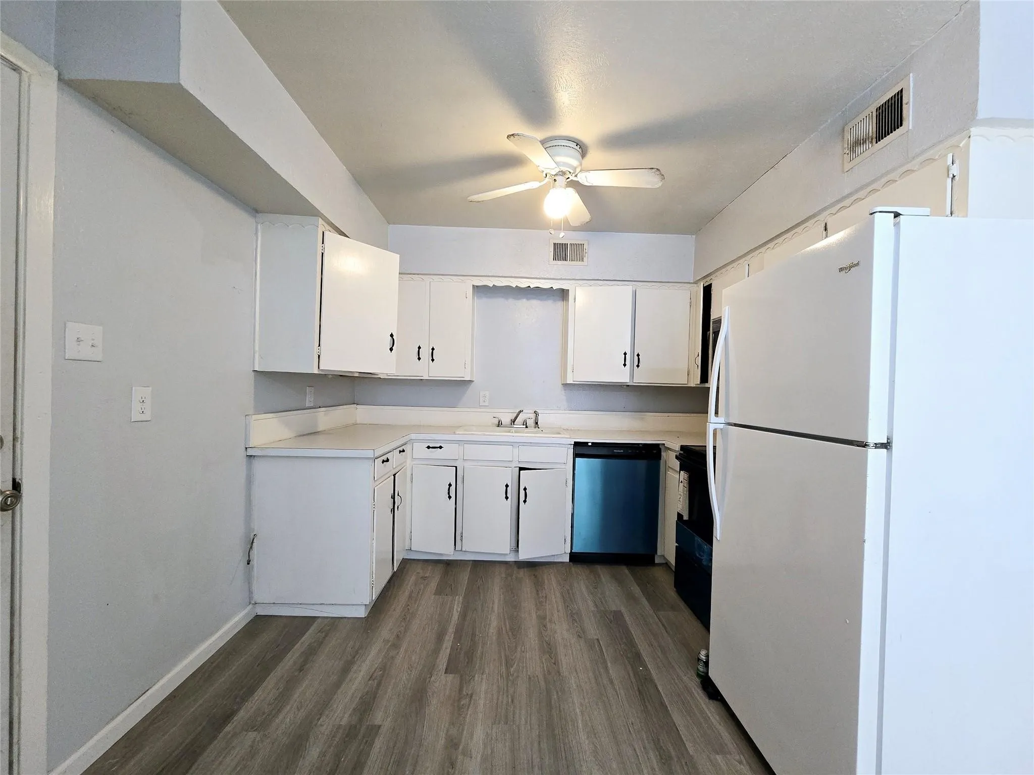 Single Family Residence For Rent in Dallas County , 902 Spring Valley #A Plaza, Richardson, Texas 75080, 2 Bedroom, 1 Bathroom, 2 Garage spaces, 1,214 Sqft, built in 1963, mls#21395737, Real Estate Agent in Richardson, Homes For Rent in Dallas county, Homes For Rent in Richardson, Realtor in Richardson Texas, Real Estate Brokerage Independent Realty Texas, Luminita Cordes Realtor