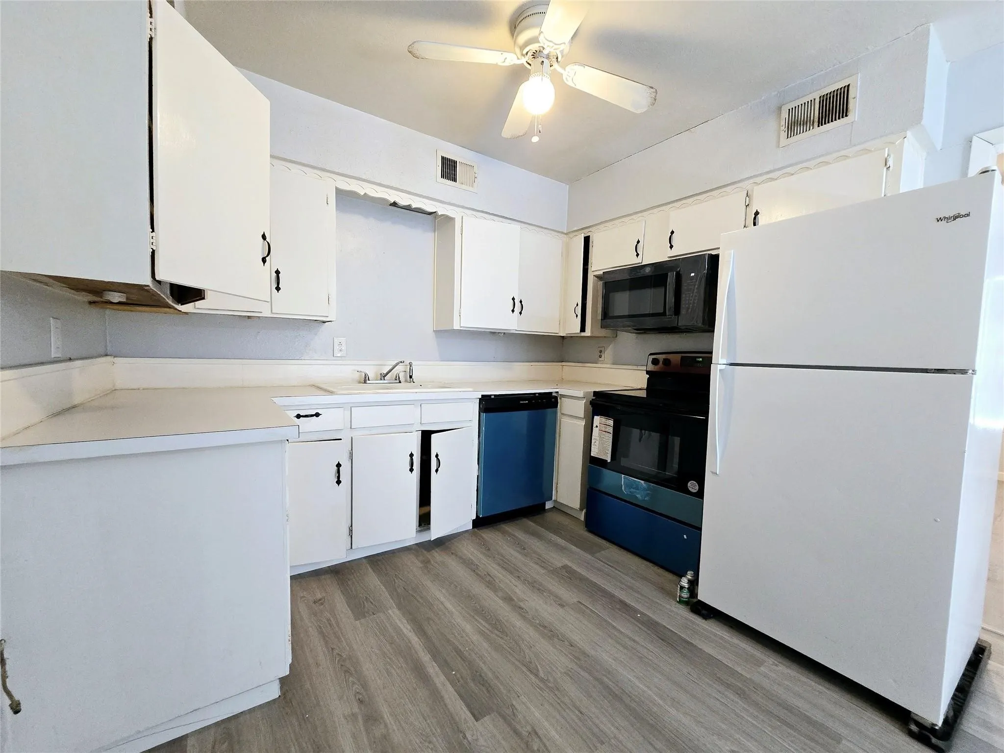 Single Family Residence For Rent in Dallas County , 902 Spring Valley #A Plaza, Richardson, Texas 75080, 2 Bedroom, 1 Bathroom, 2 Garage spaces, 1,214 Sqft, built in 1963, mls#21395737, Real Estate Agent in Richardson, Homes For Rent in Dallas county, Homes For Rent in Richardson, Realtor in Richardson Texas, Real Estate Brokerage Independent Realty Texas, Luminita Cordes Realtor