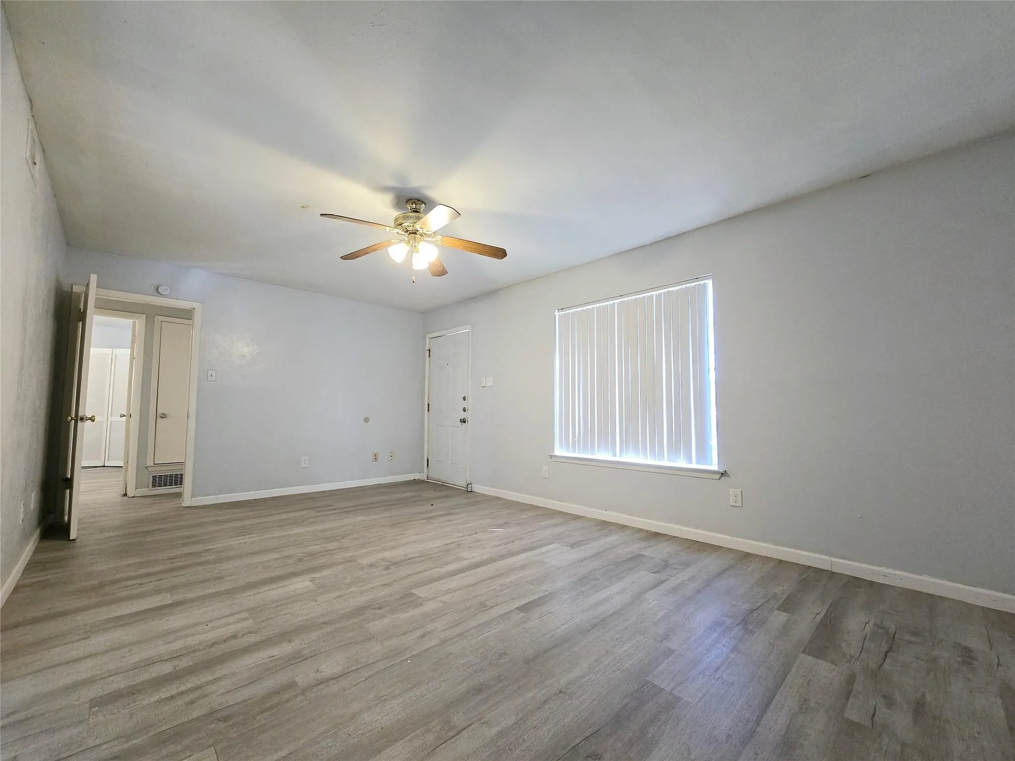 Single Family Residence For Rent in Dallas County , 902 Spring Valley #A Plaza, Richardson, Texas 75080, 2 Bedroom, 1 Bathroom, 2 Garage spaces, 1,214 Sqft, built in 1963, mls#21395737, Real Estate Agent in Richardson, Homes For Rent in Dallas county, Homes For Rent in Richardson, Realtor in Richardson Texas, Real Estate Brokerage Independent Realty Texas, Luminita Cordes Realtor