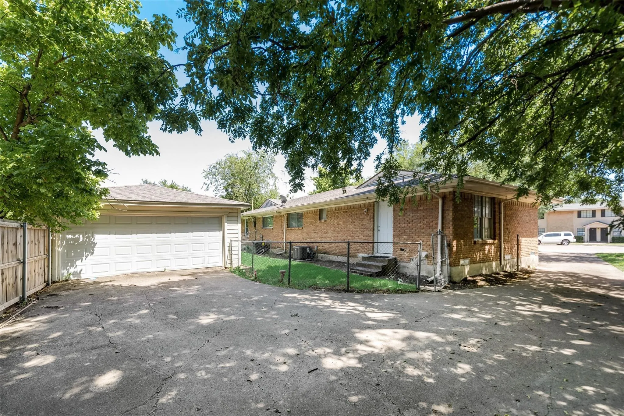 Single Family Residence For Rent in Dallas County , 902 Spring Valley #A Plaza, Richardson, Texas 75080, 2 Bedroom, 1 Bathroom, 2 Garage spaces, 1,214 Sqft, built in 1963, mls#21395737, Real Estate Agent in Richardson, Homes For Rent in Dallas county, Homes For Rent in Richardson, Realtor in Richardson Texas, Real Estate Brokerage Independent Realty Texas, Luminita Cordes Realtor